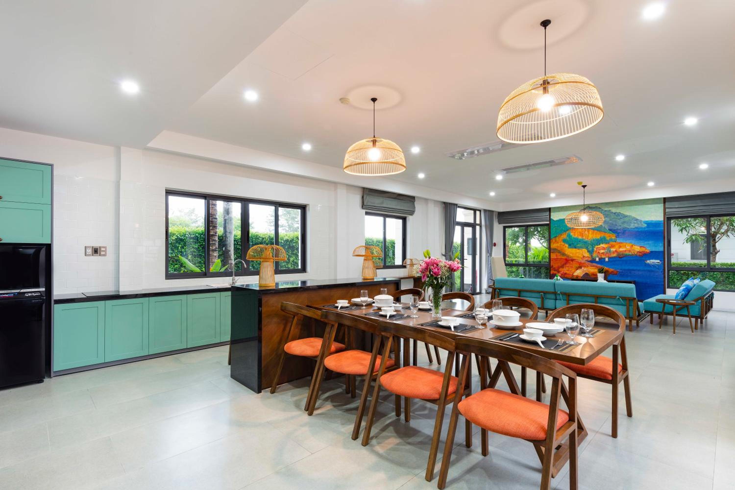 Four-Bedroom Villa with Private Pool and Garden View - Photo 8