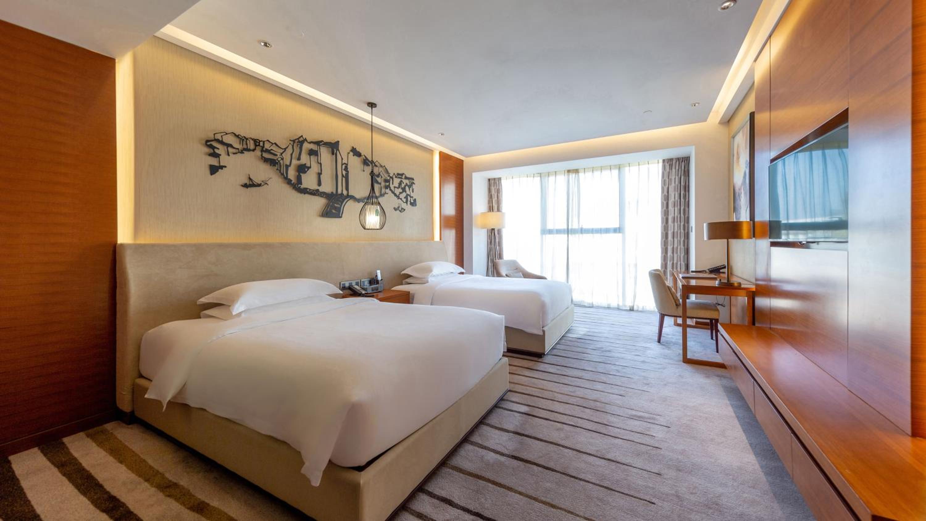 Standard Double Room with Two Double Beds and Atrium View photo 2