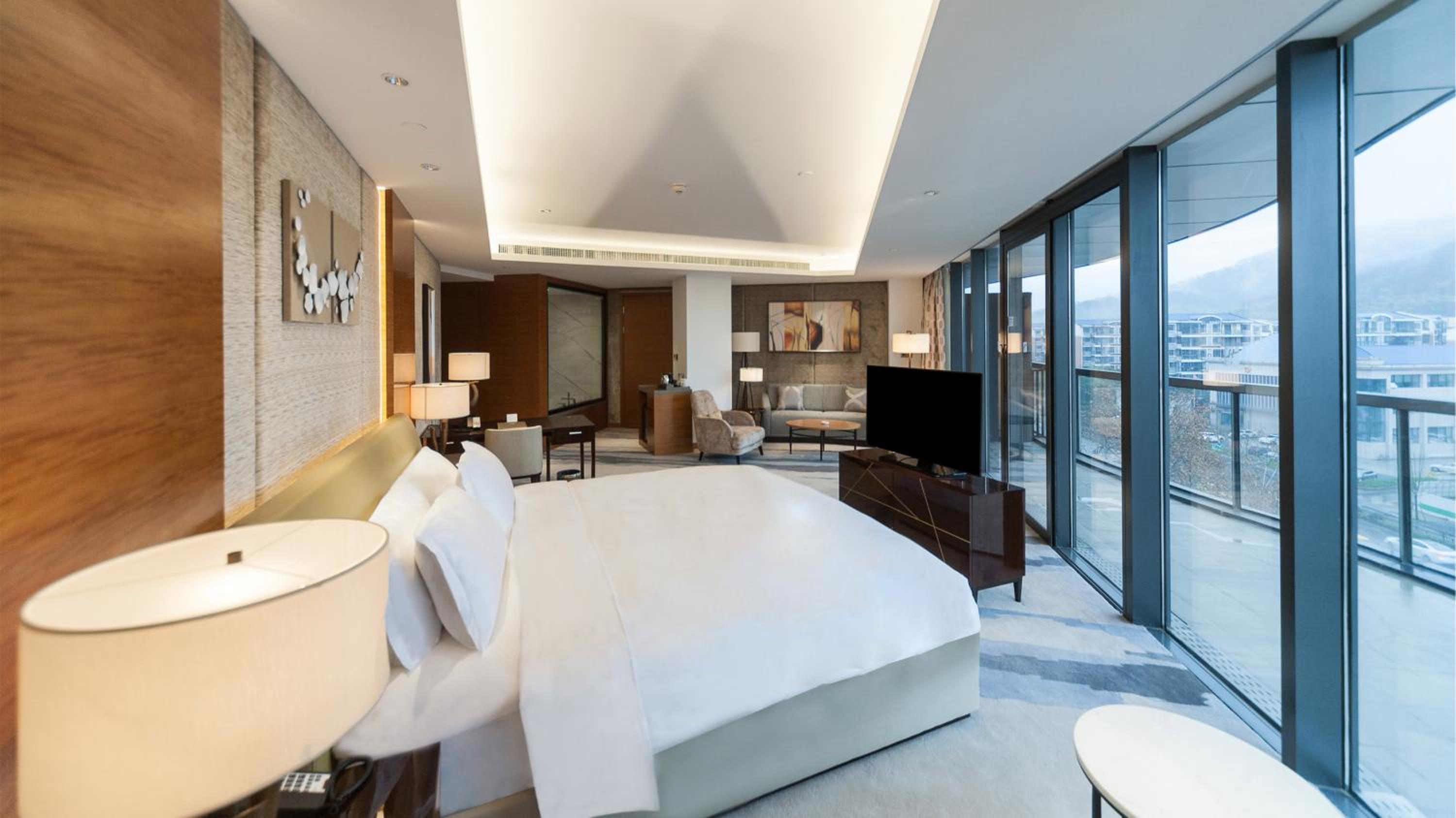 Executive King Suite photo 2