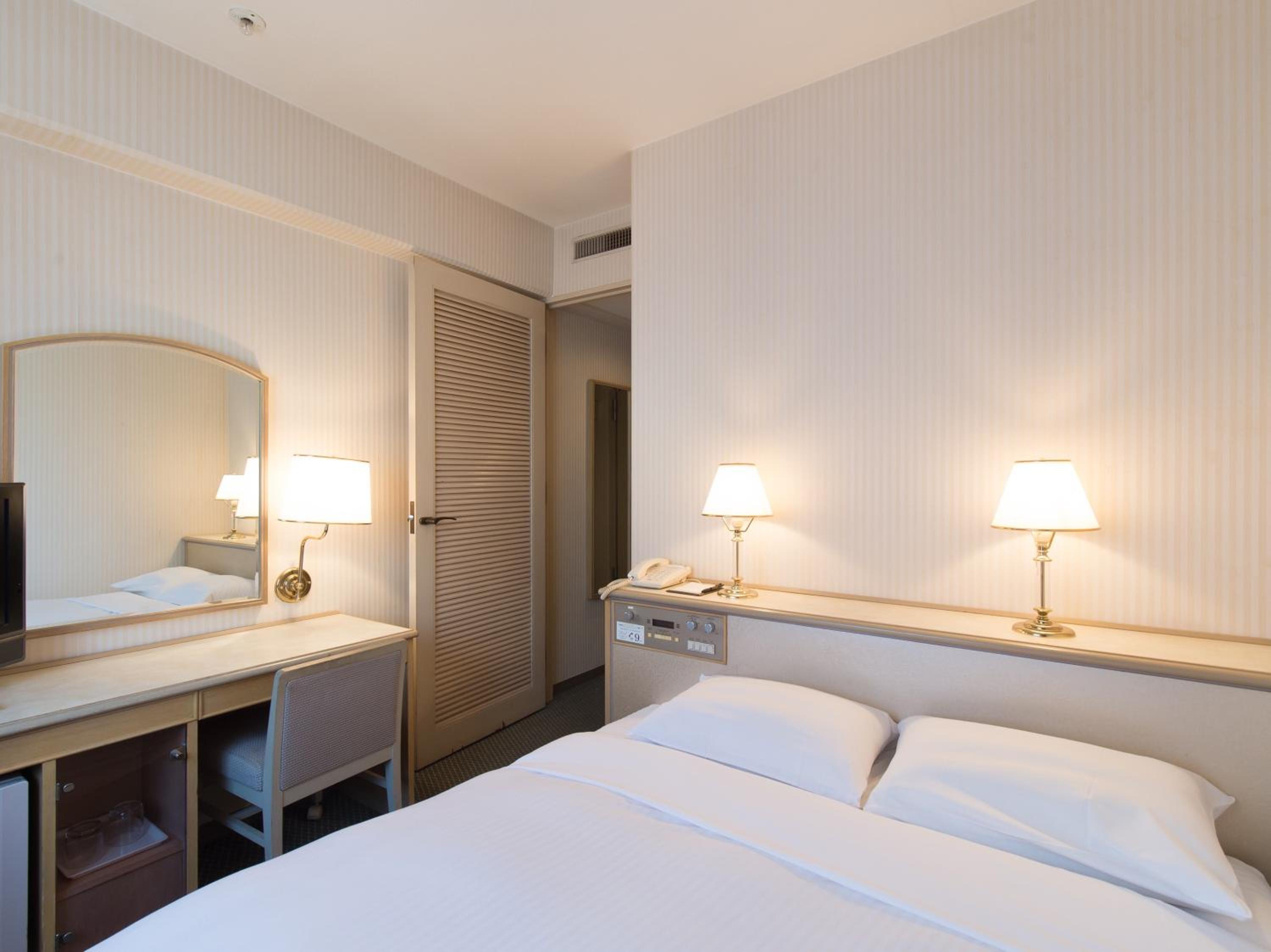 Double Room - Non-Smoking photo 3