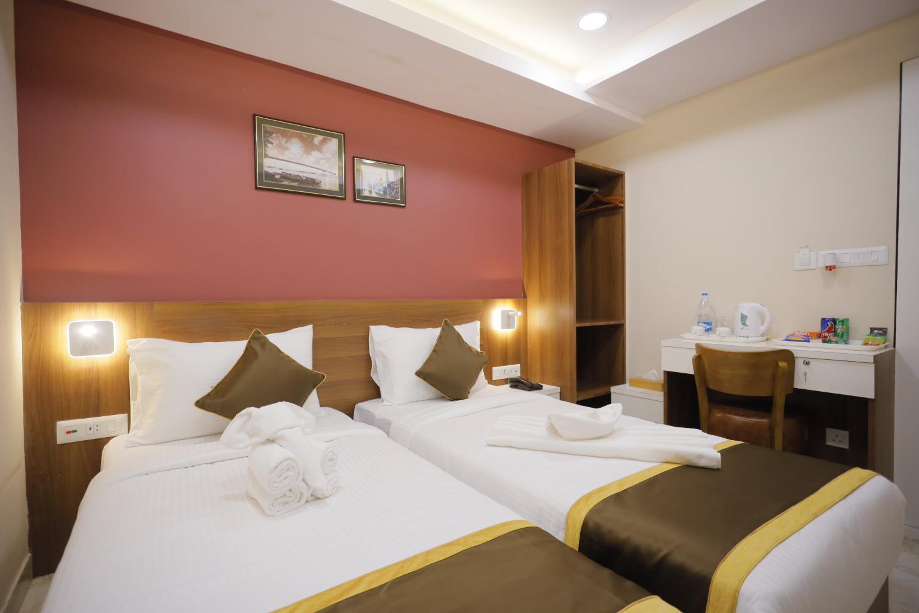 Standard Twin Room - Photo 1