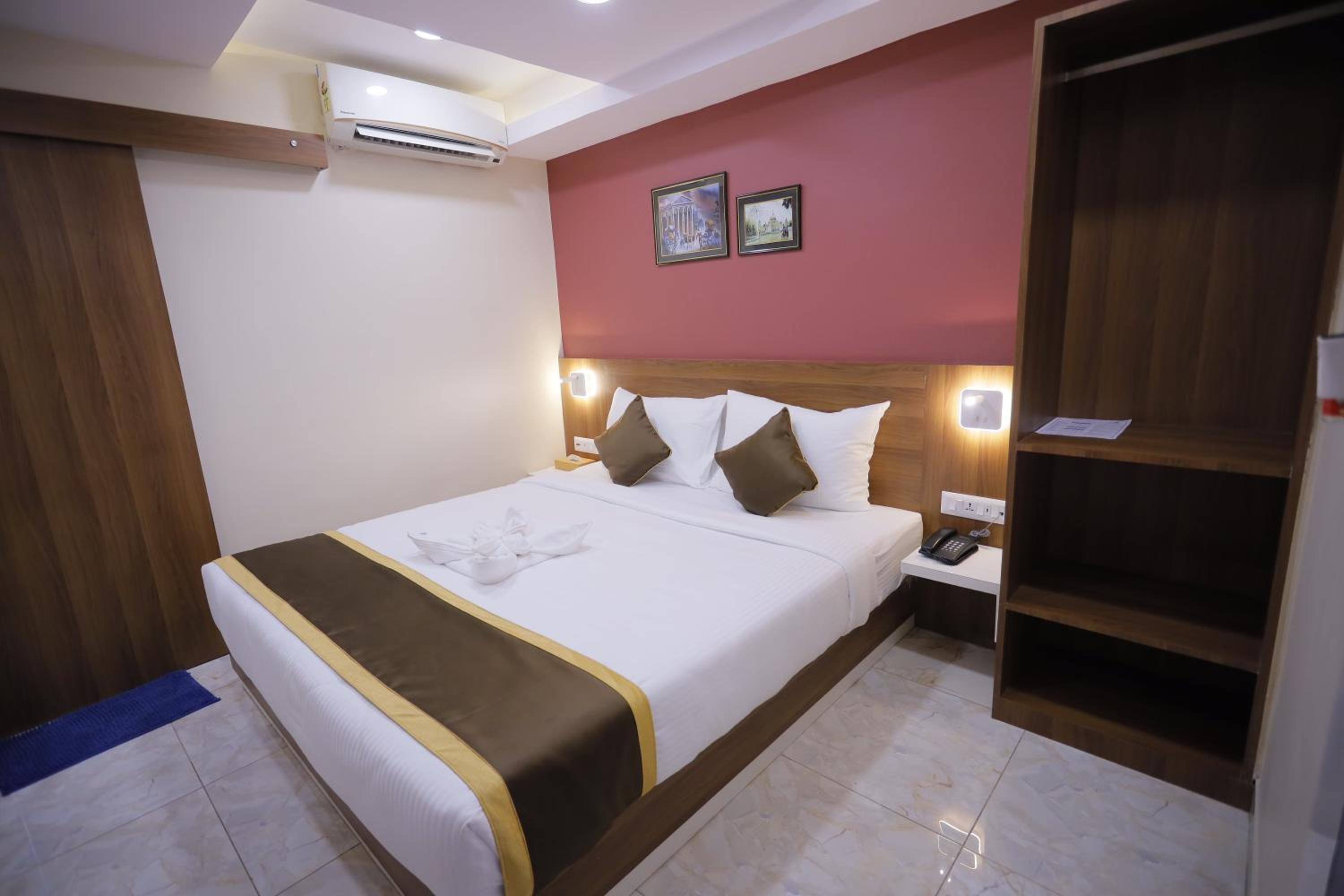 Deluxe Double Room - Photo 8