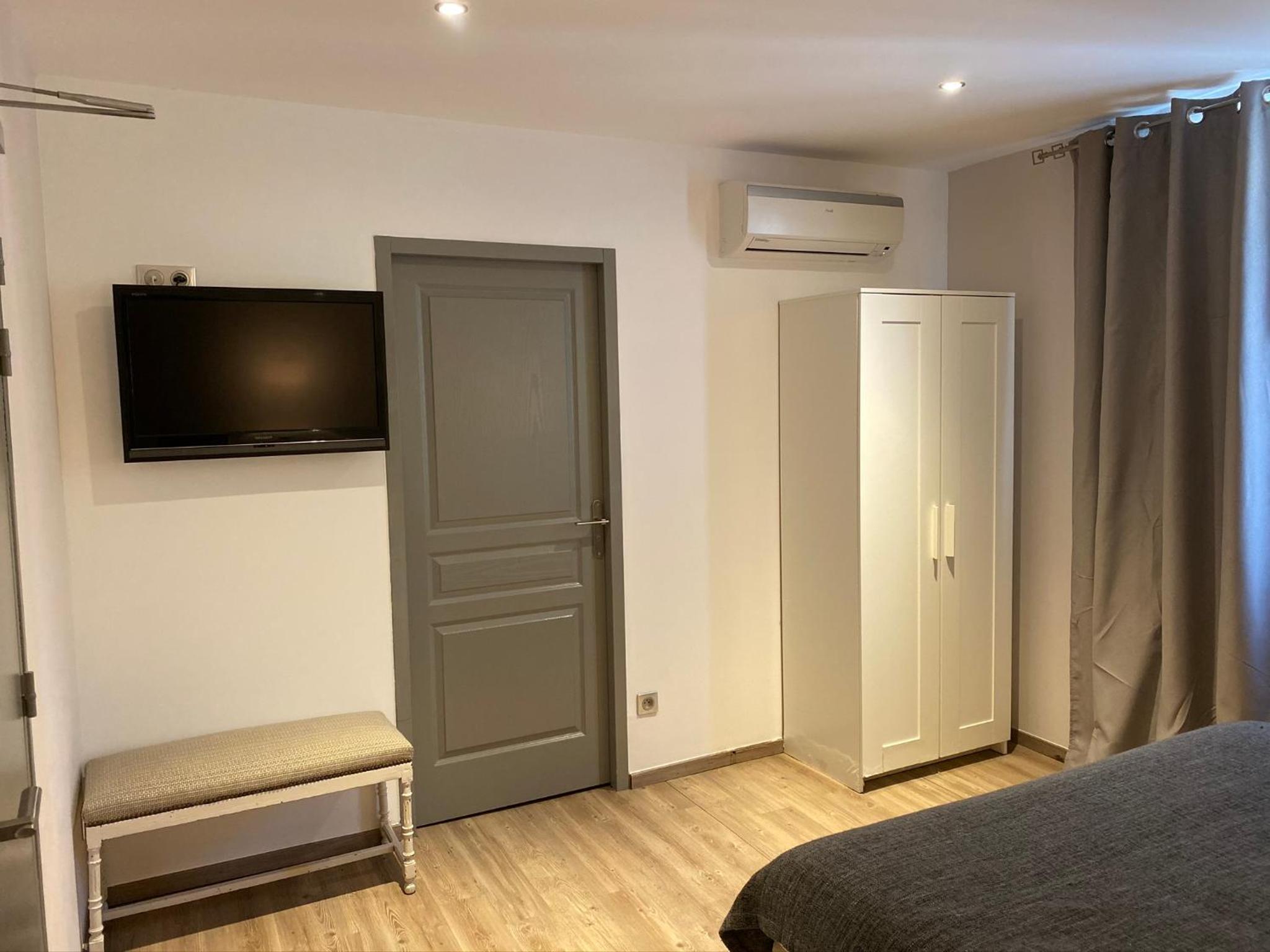 Two-Bedroom Suite - Photo 3