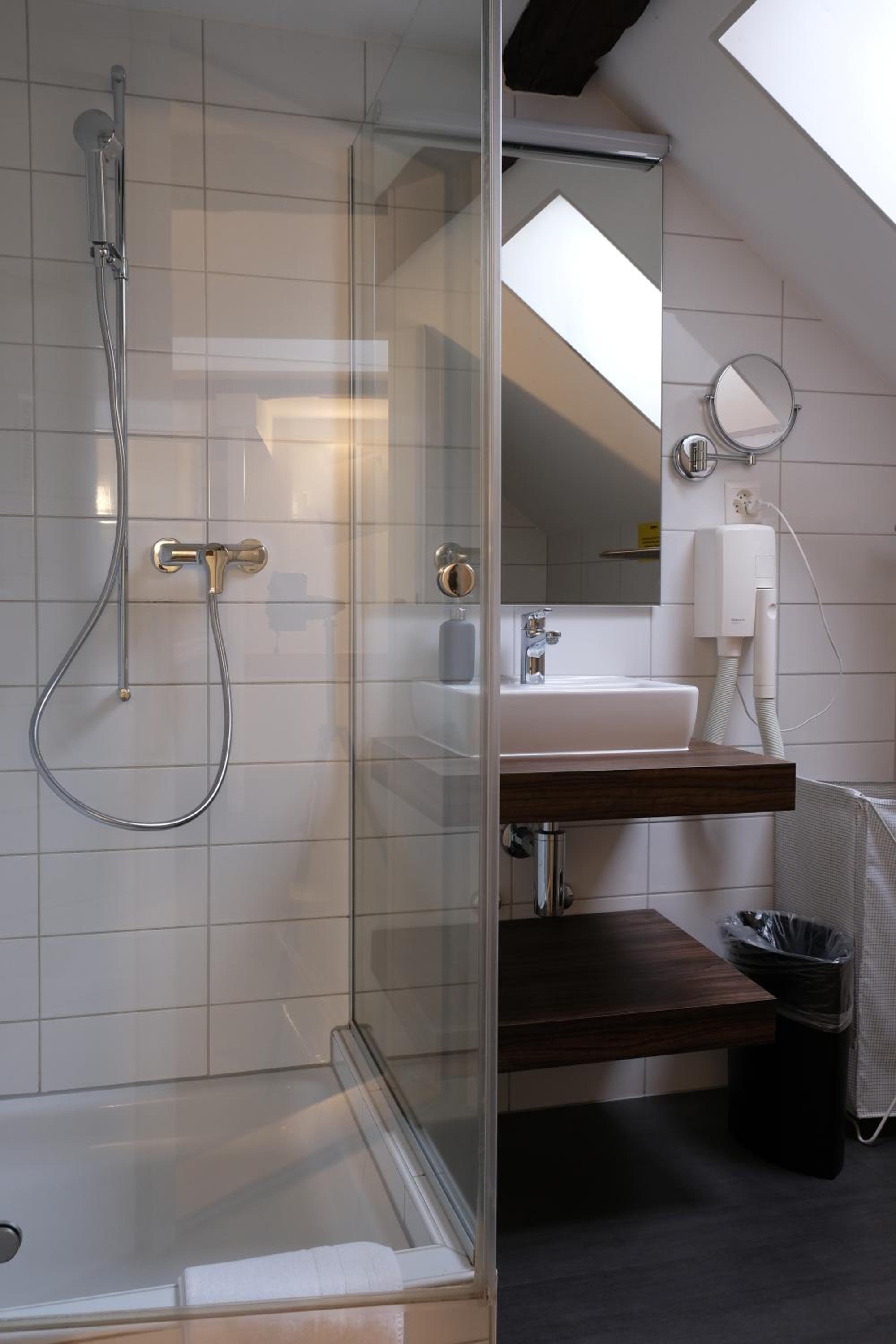 Double Room with Shared Bathroom photo 2