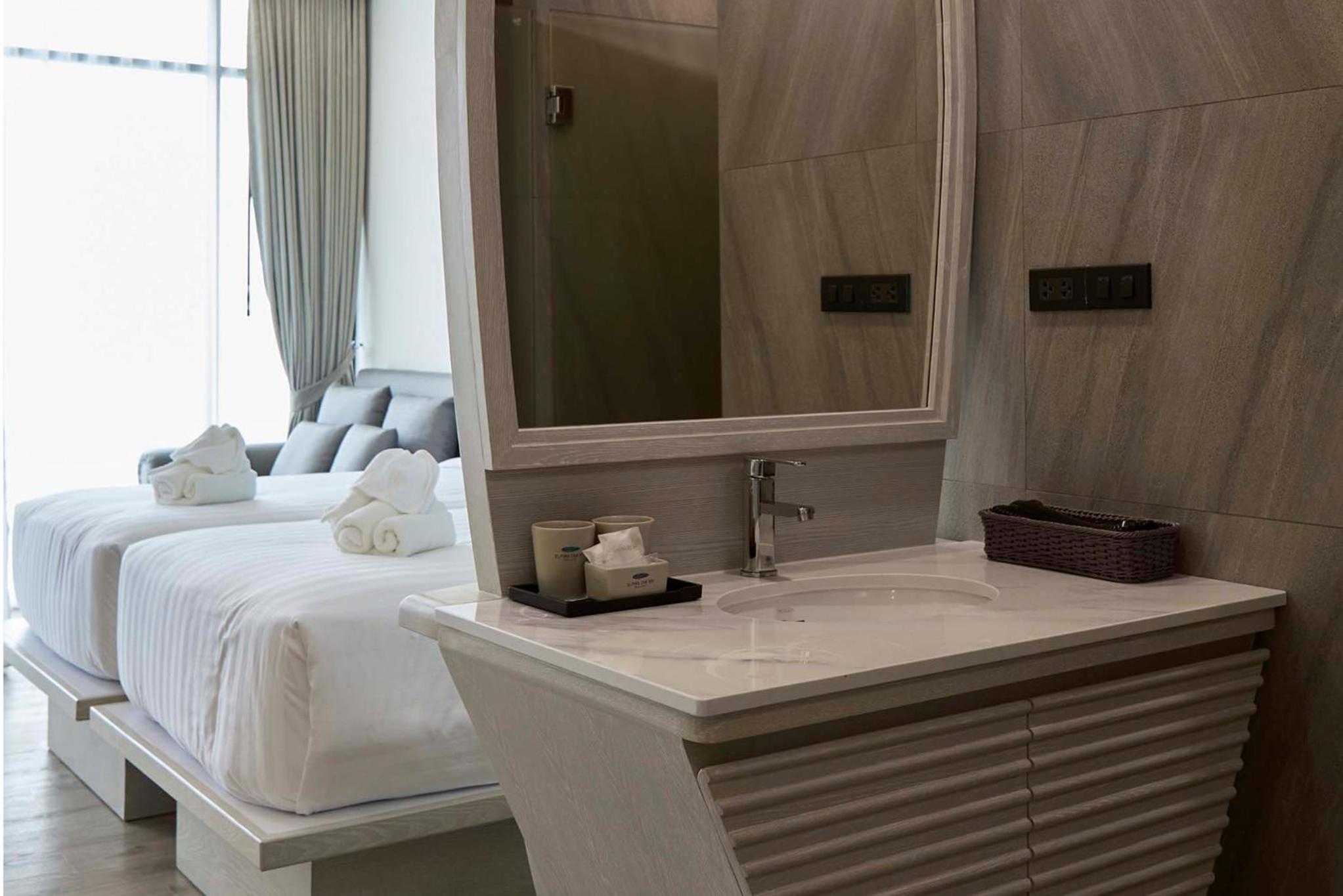 Twin Room with Pool View photo 3