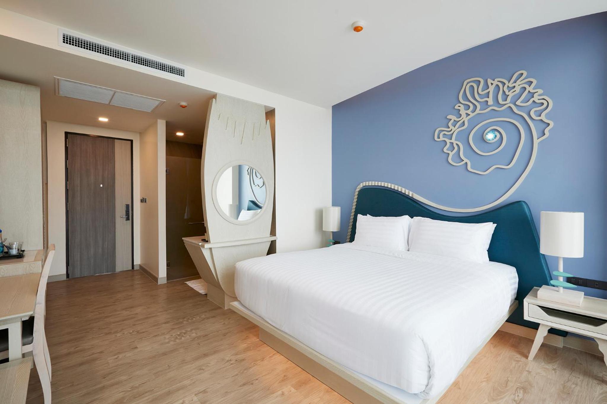 Double or Twin Room with Pool View - Photo 9