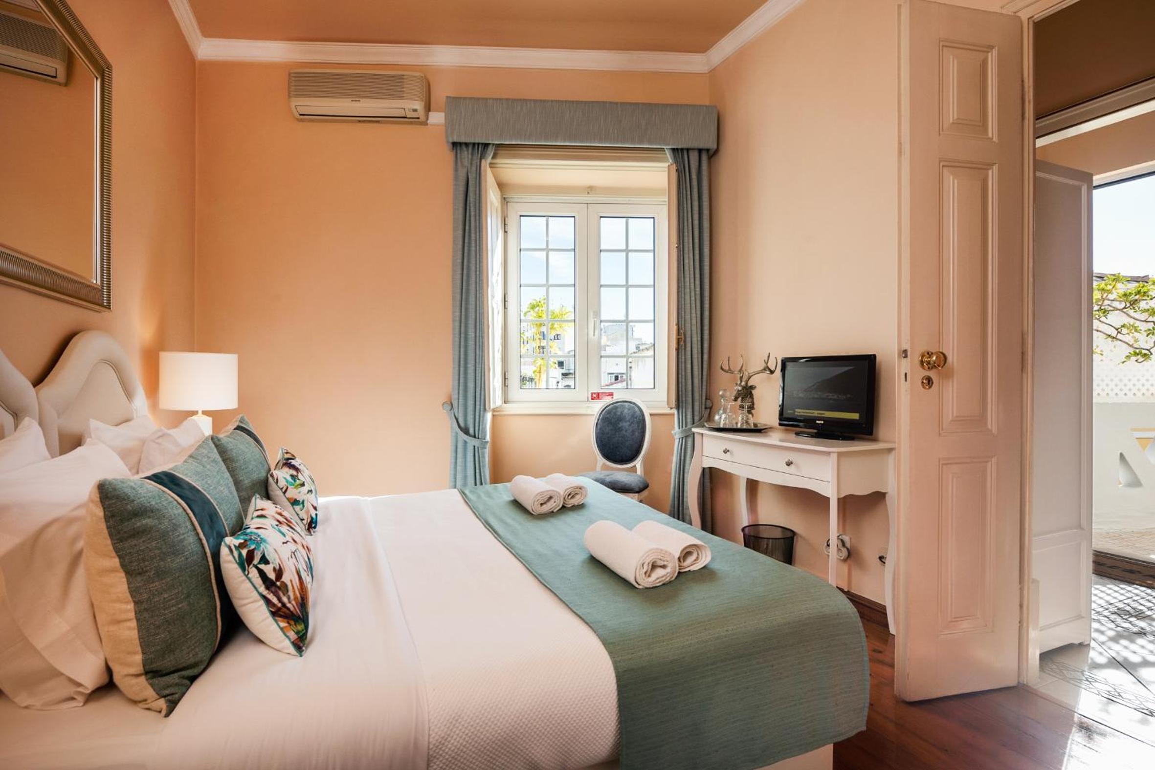 Standard Double Room - Photo 9