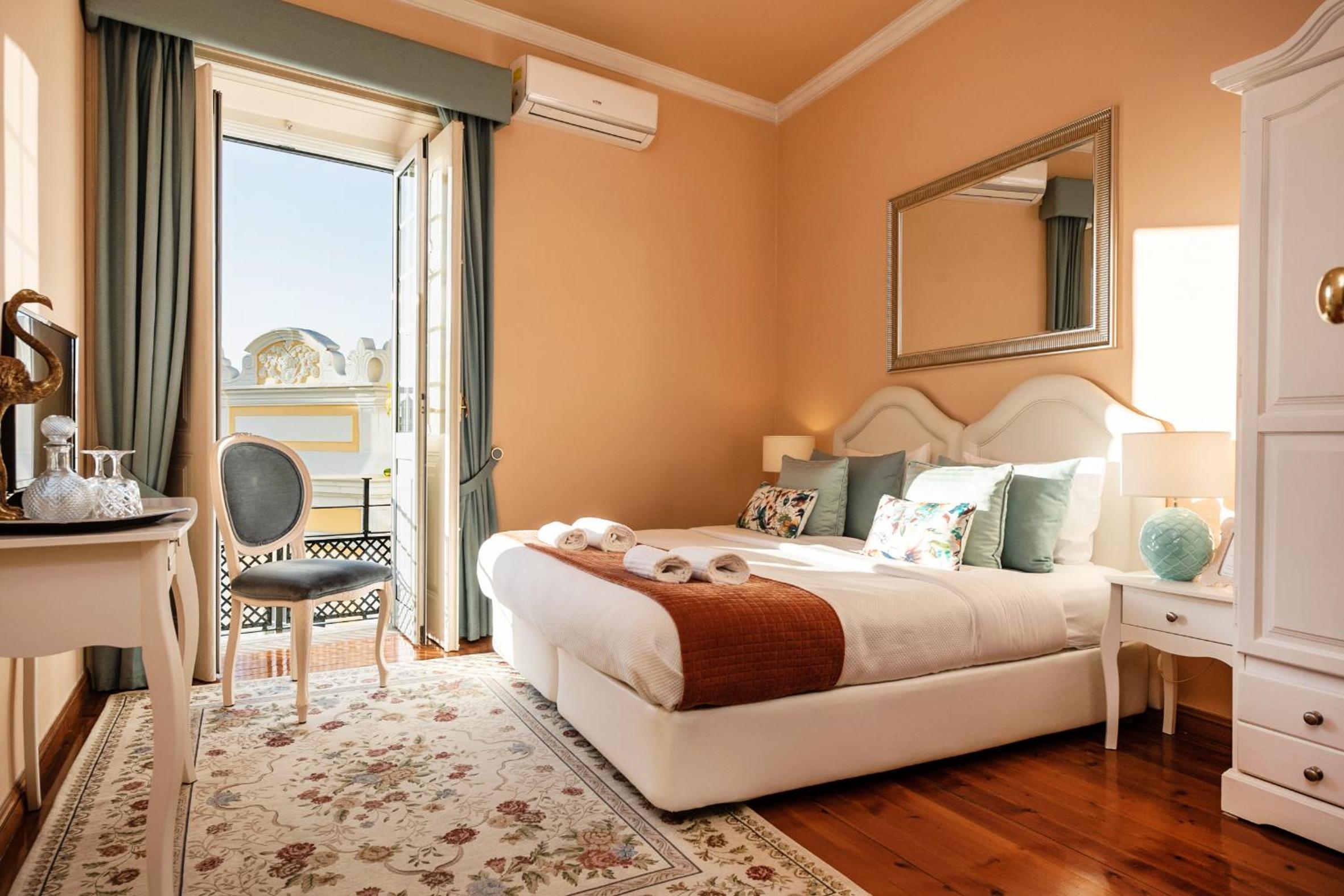 Deluxe Room with City View photo 1