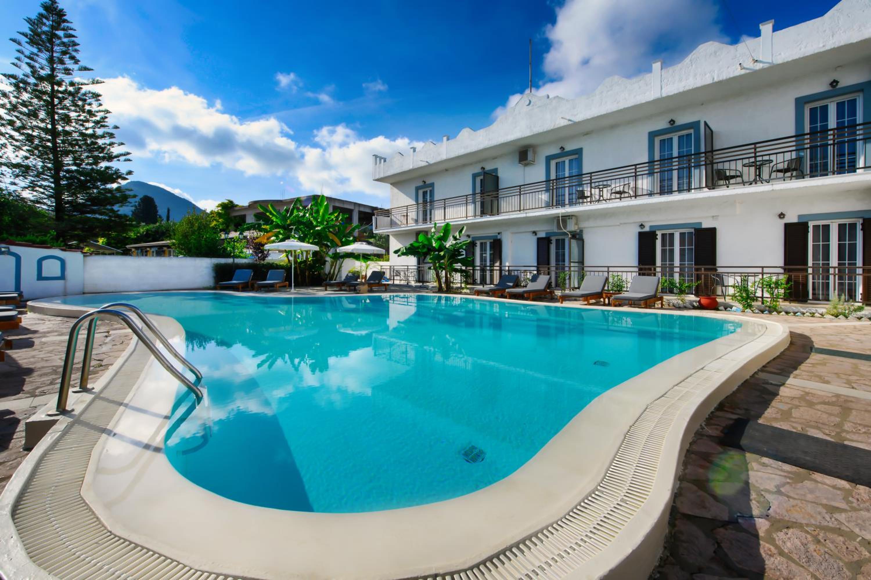 Superior Family Studio with Pool View photo 3