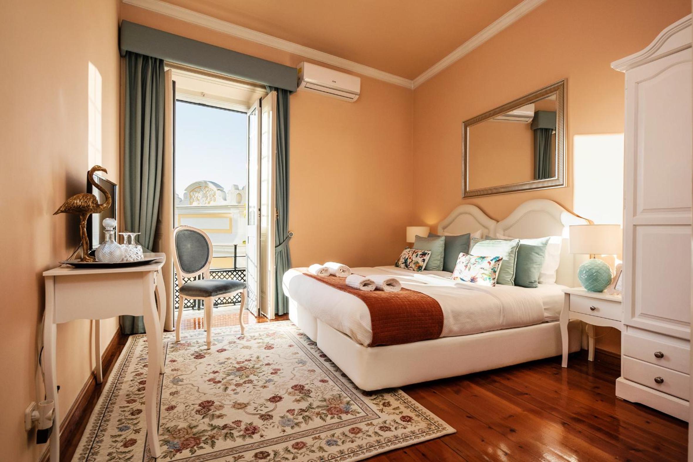 Deluxe Room with City View photo 2