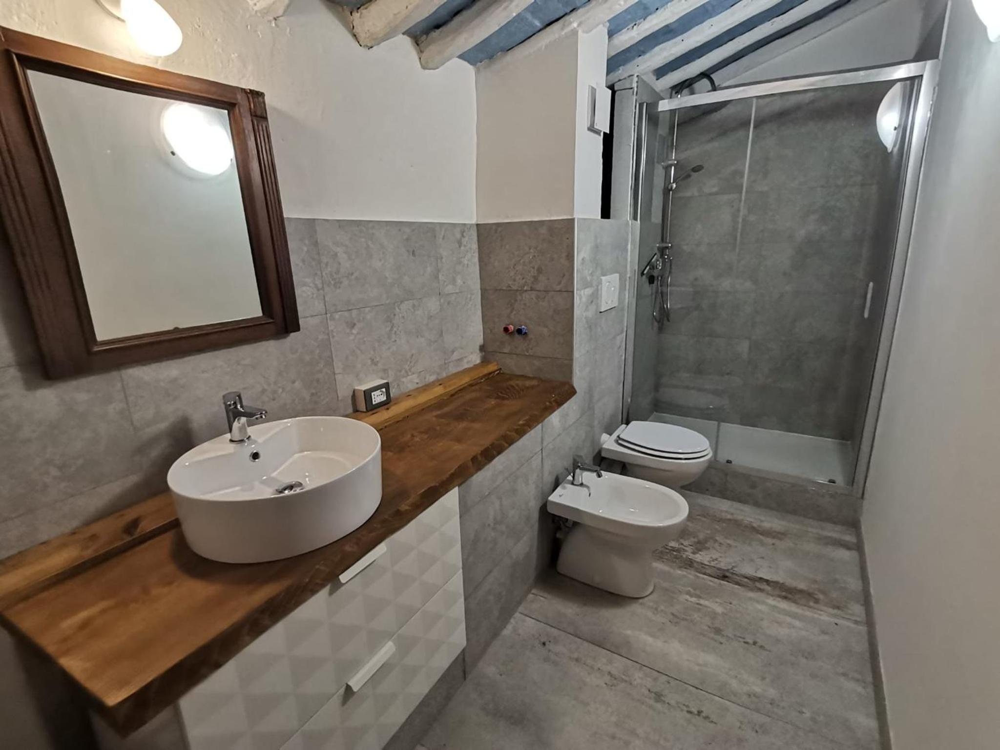 Double Room with Private Bathroom - Photo 8
