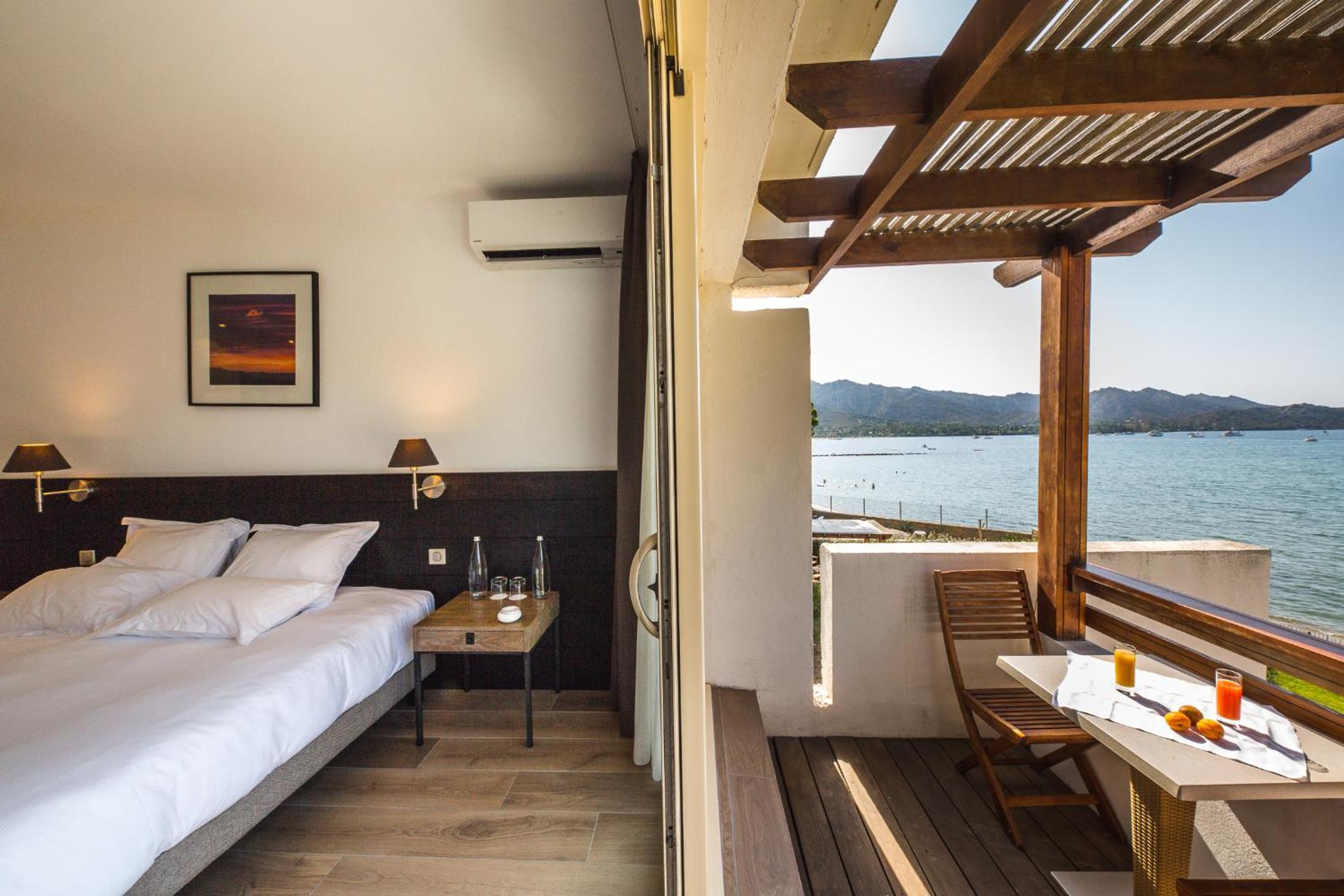 Suite with Balcony and Sea View photo 2