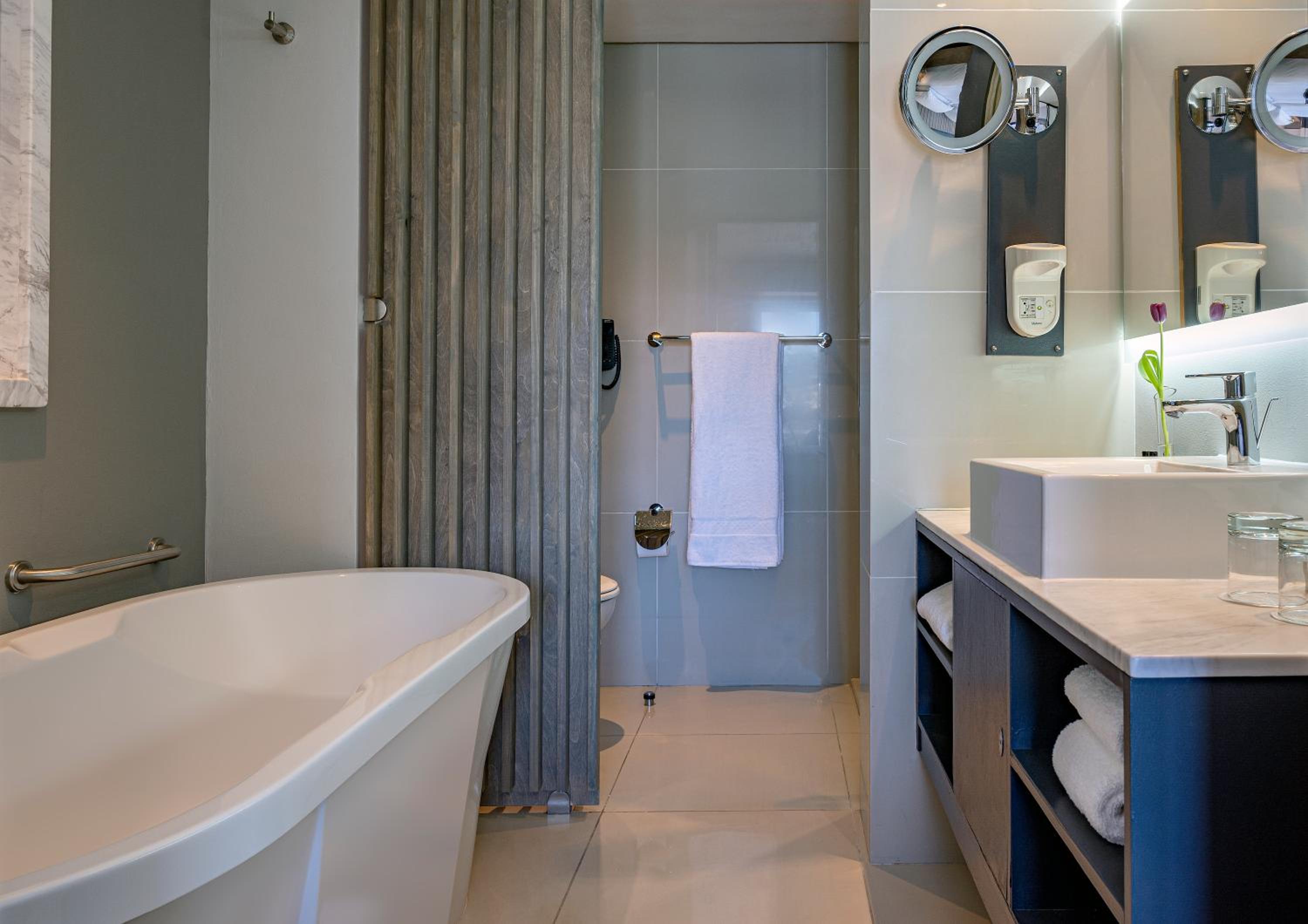 Twin Room with View - Photo 3