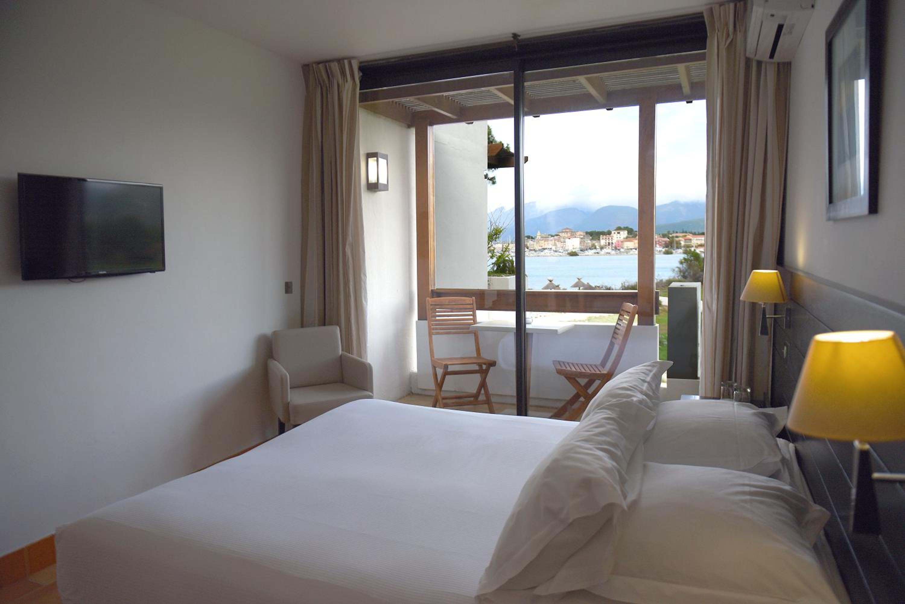 Double Room with Balcony and Partial Sea View photo 1
