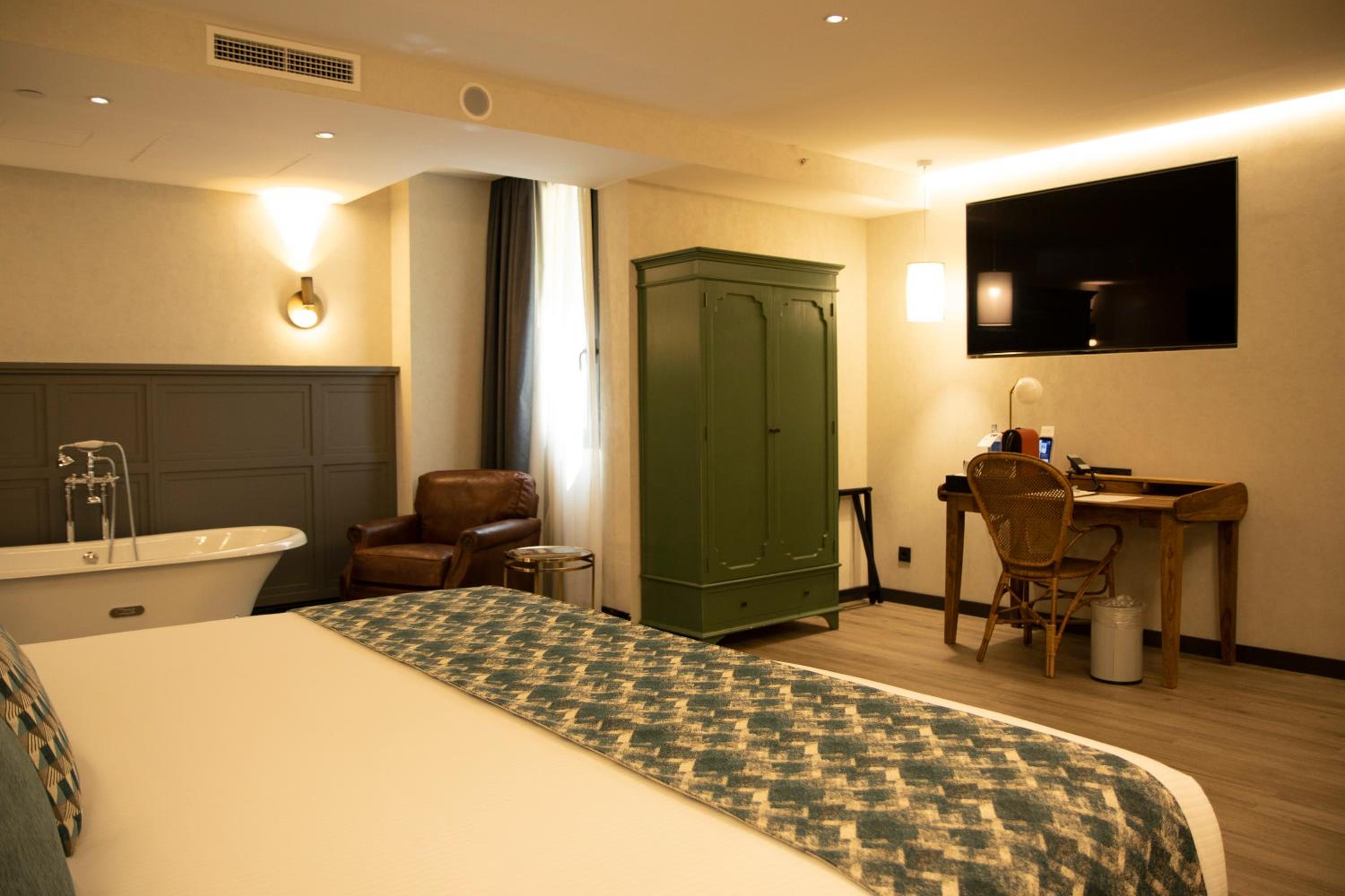 One-Bedroom King Suite