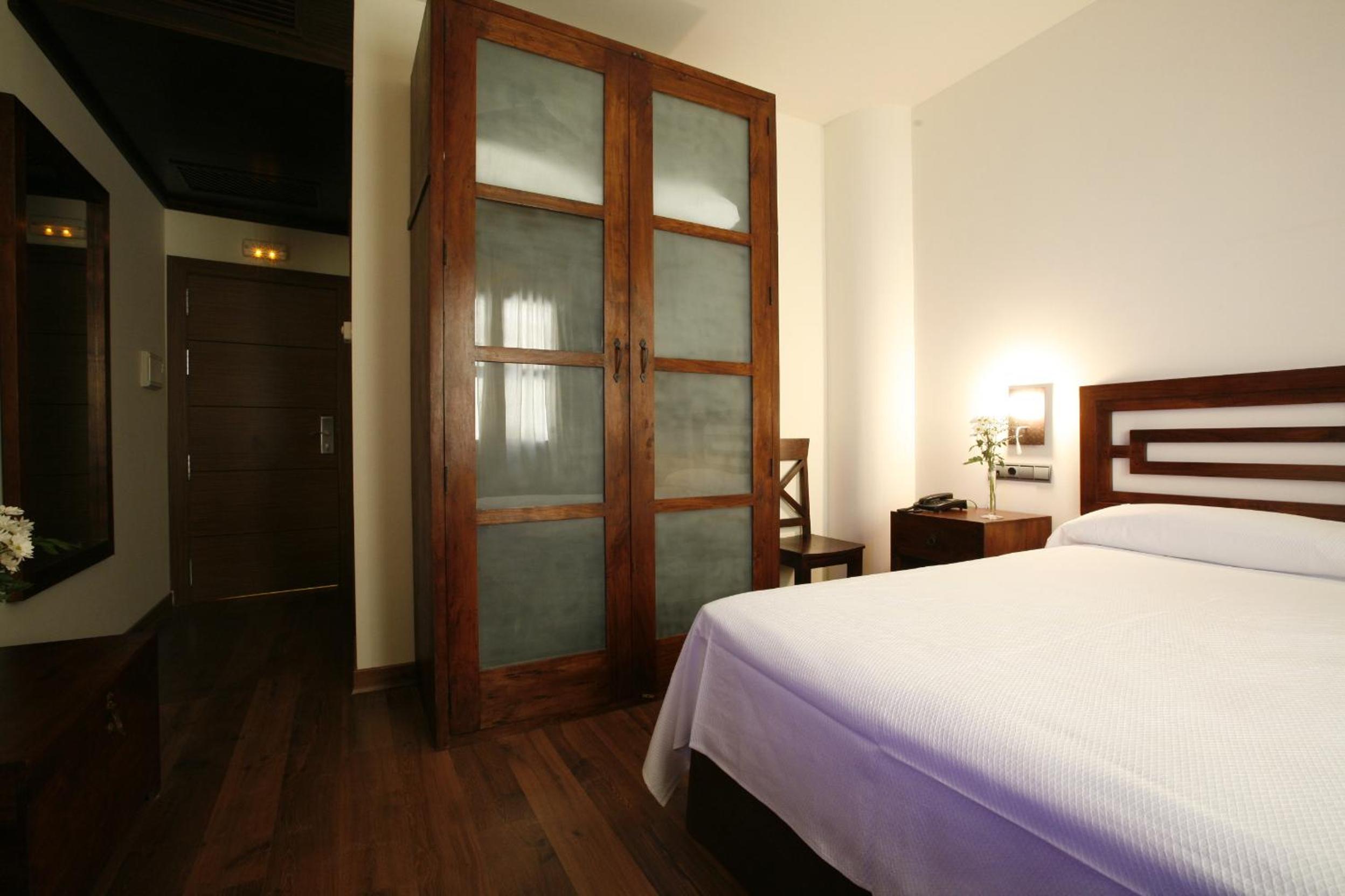 Double or Twin Room - Photo 11