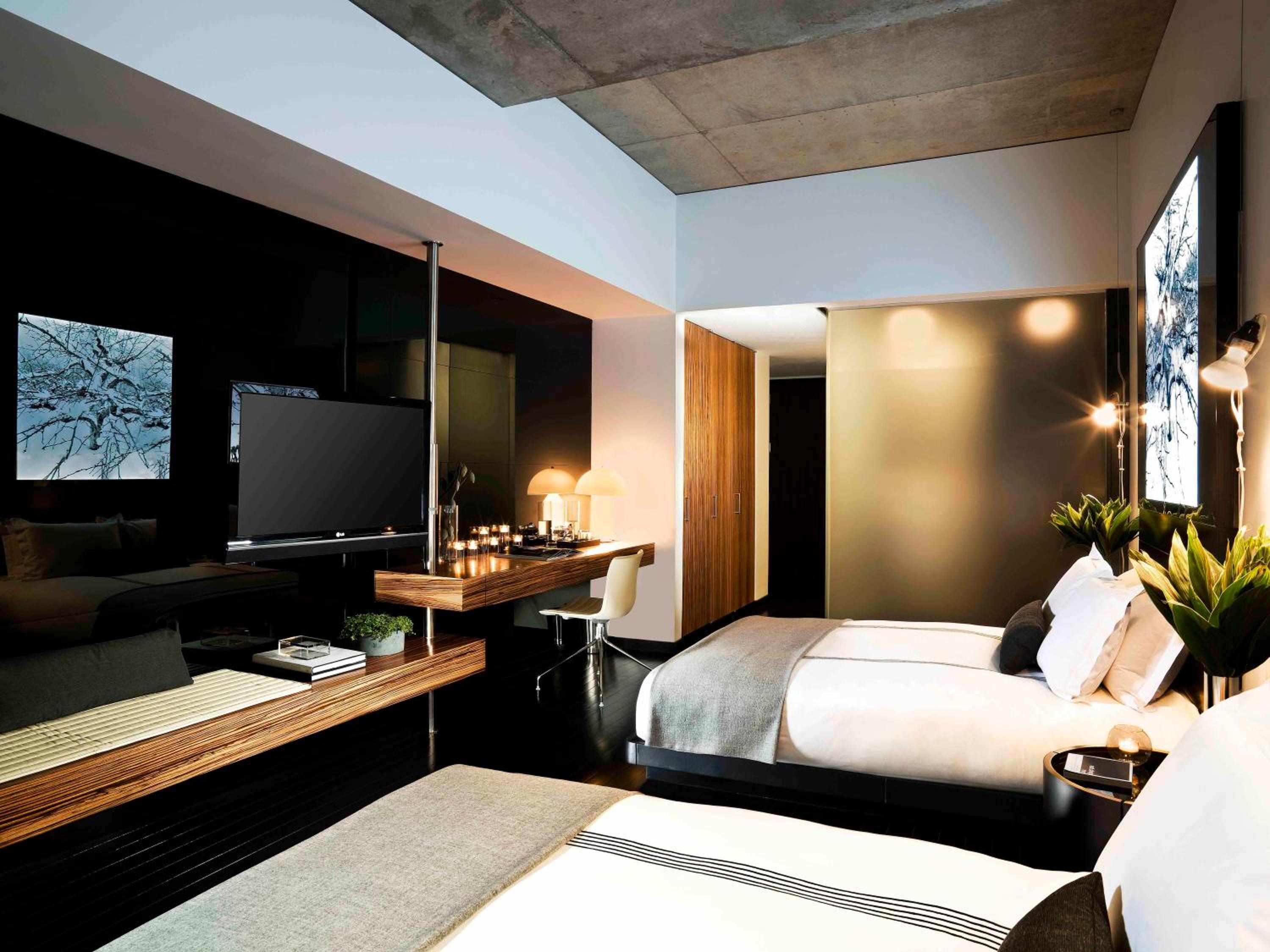Queen Room with Two Queen Beds photo 1