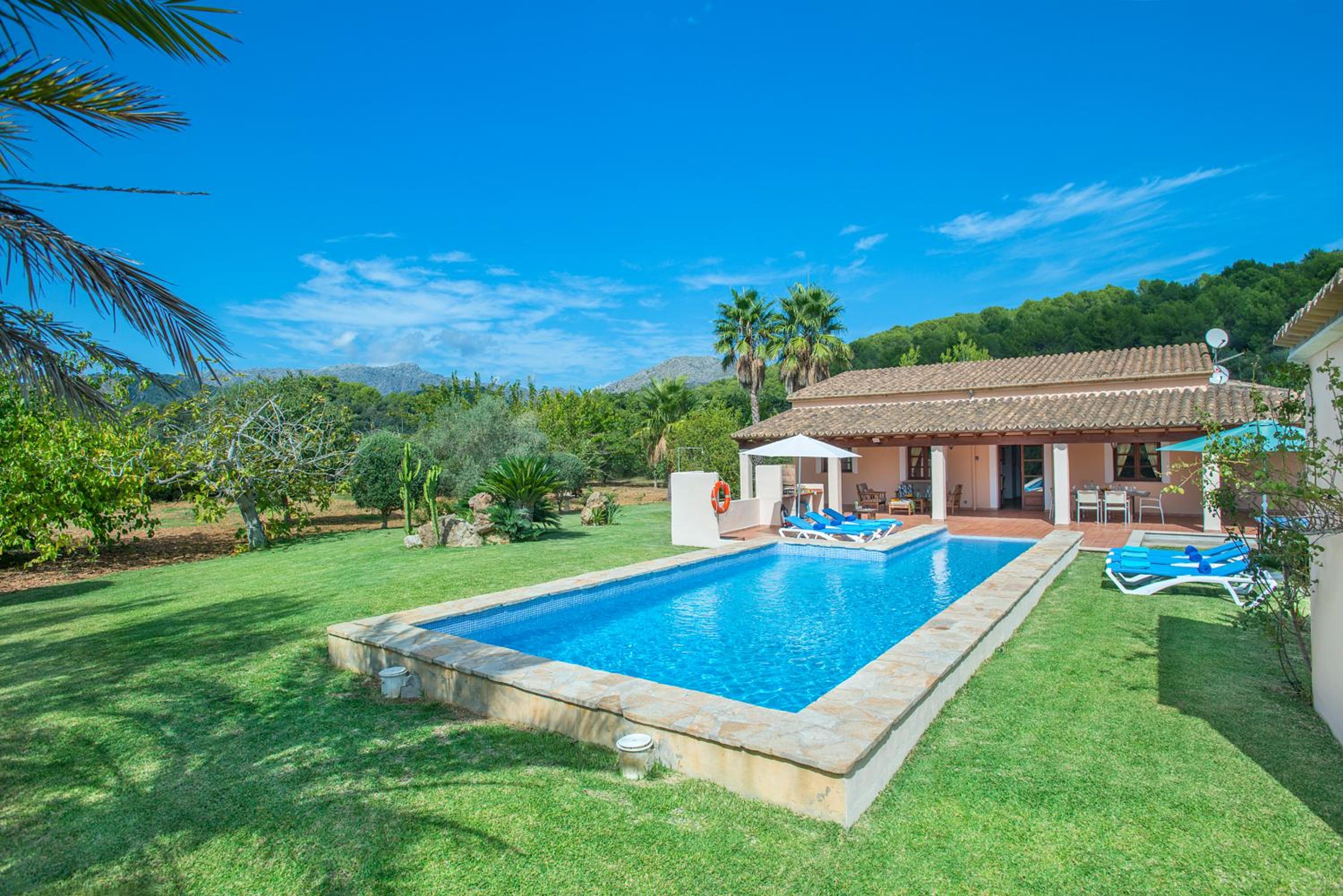 Villa photo 2