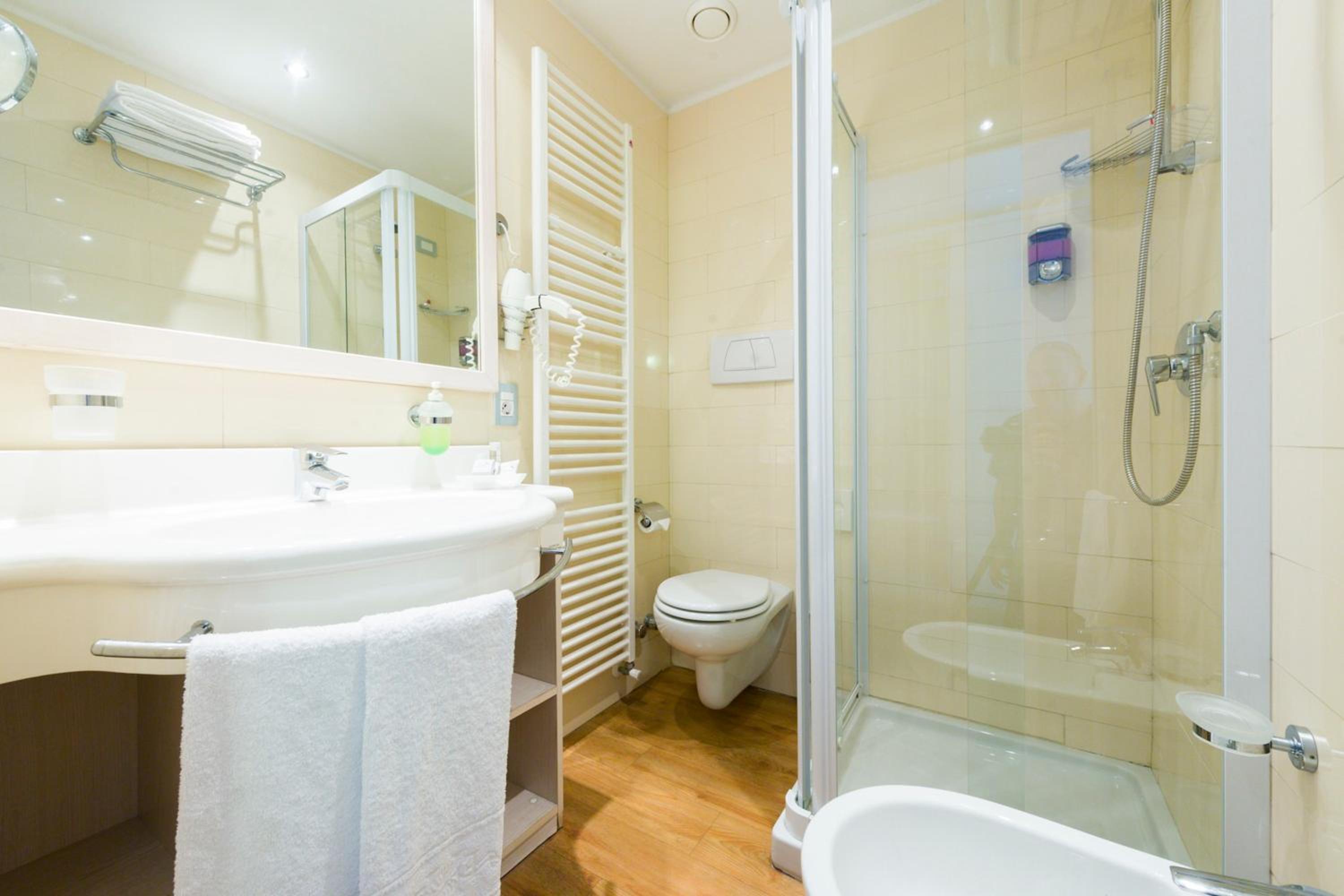 Classic Double or Twin Room - Photo 4