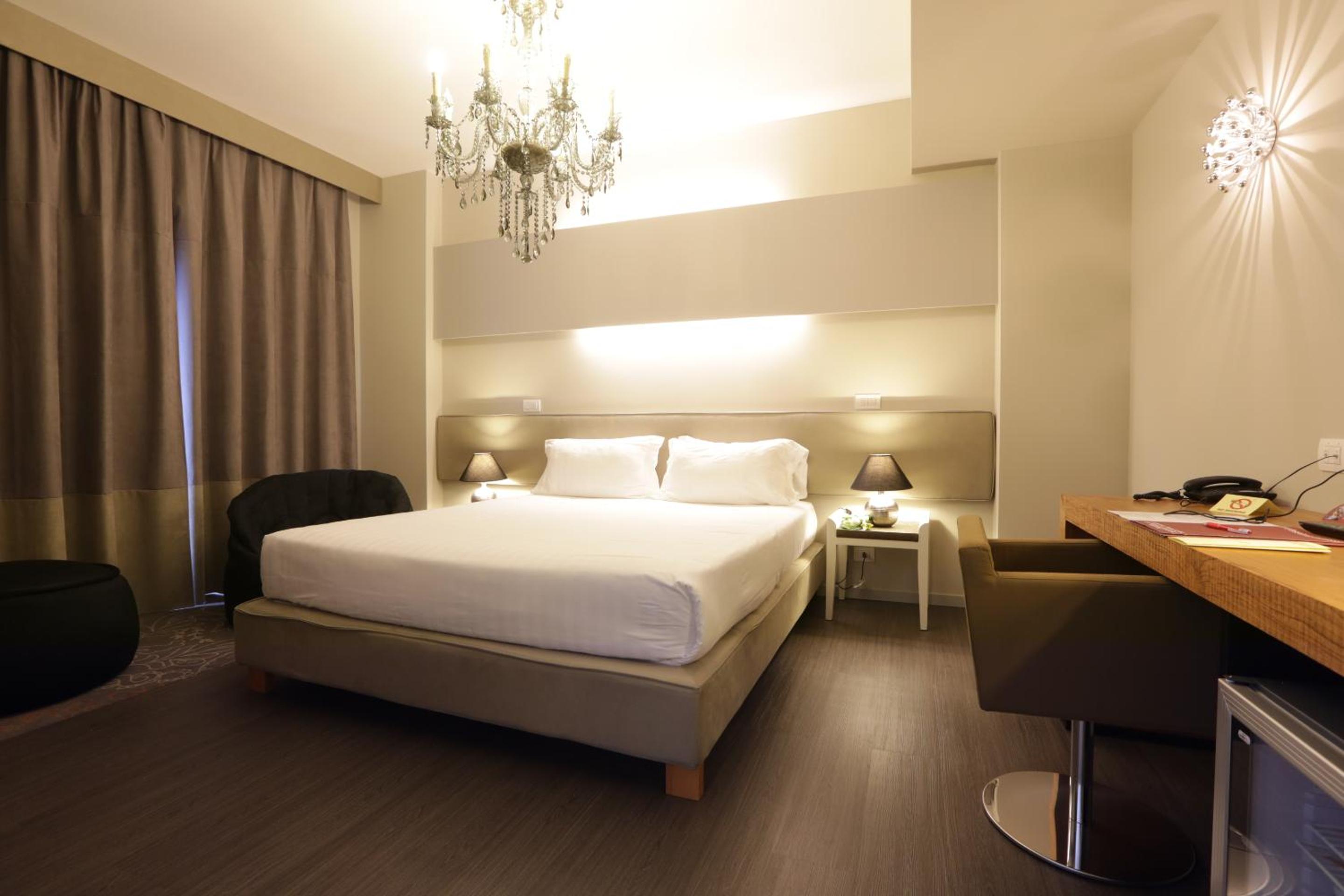 Suite Almond - Photo 1