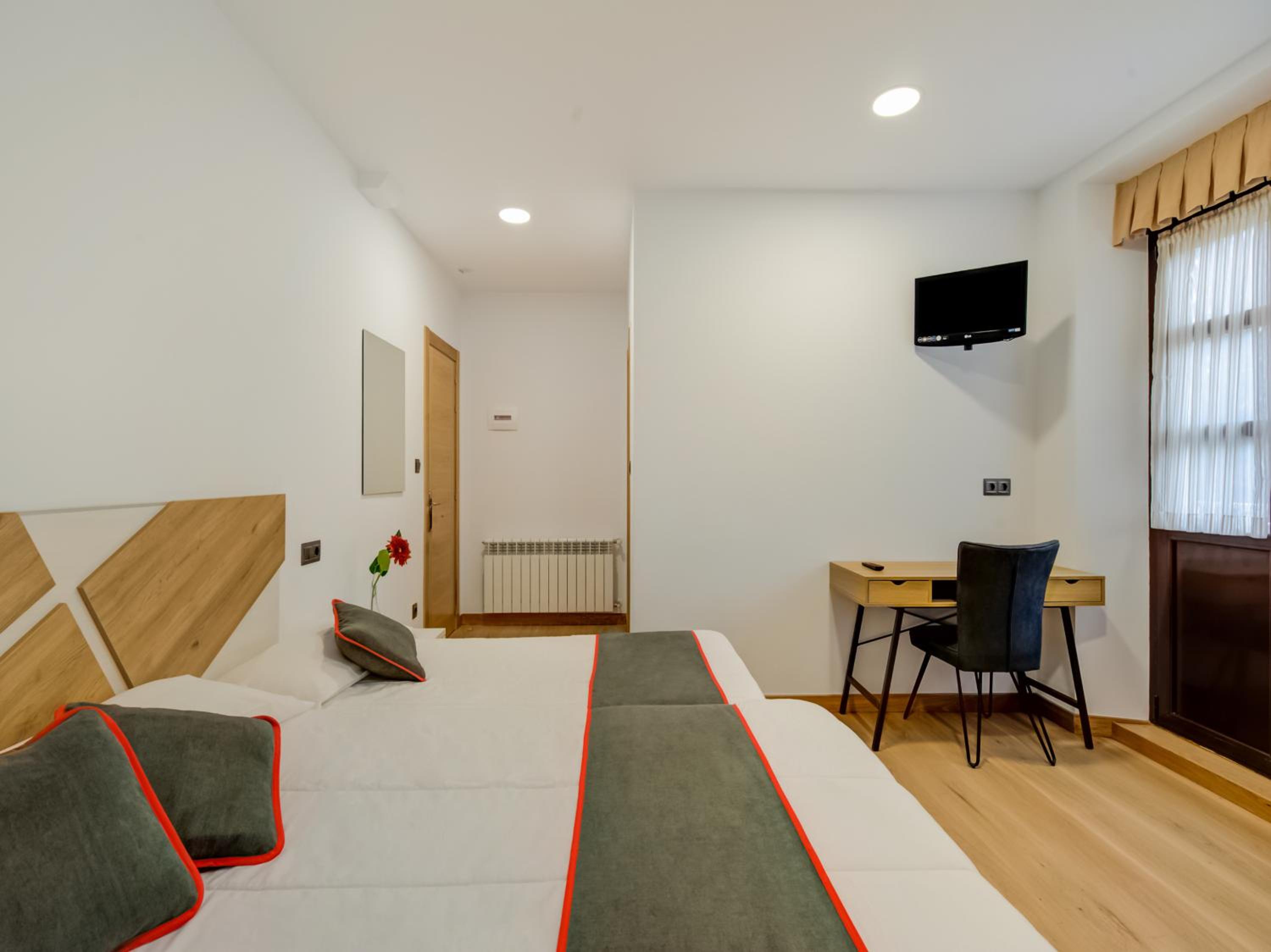 Double Room with Extra Bed photo 3