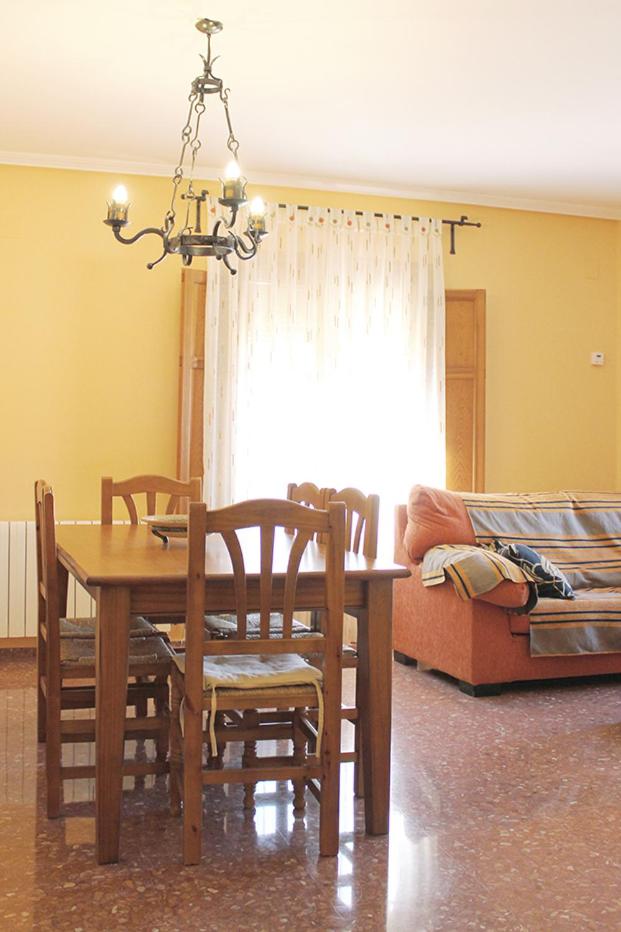 Apartment with Mountain View - Photo 4