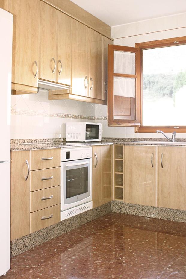 Apartment with Mountain View - Photo 3