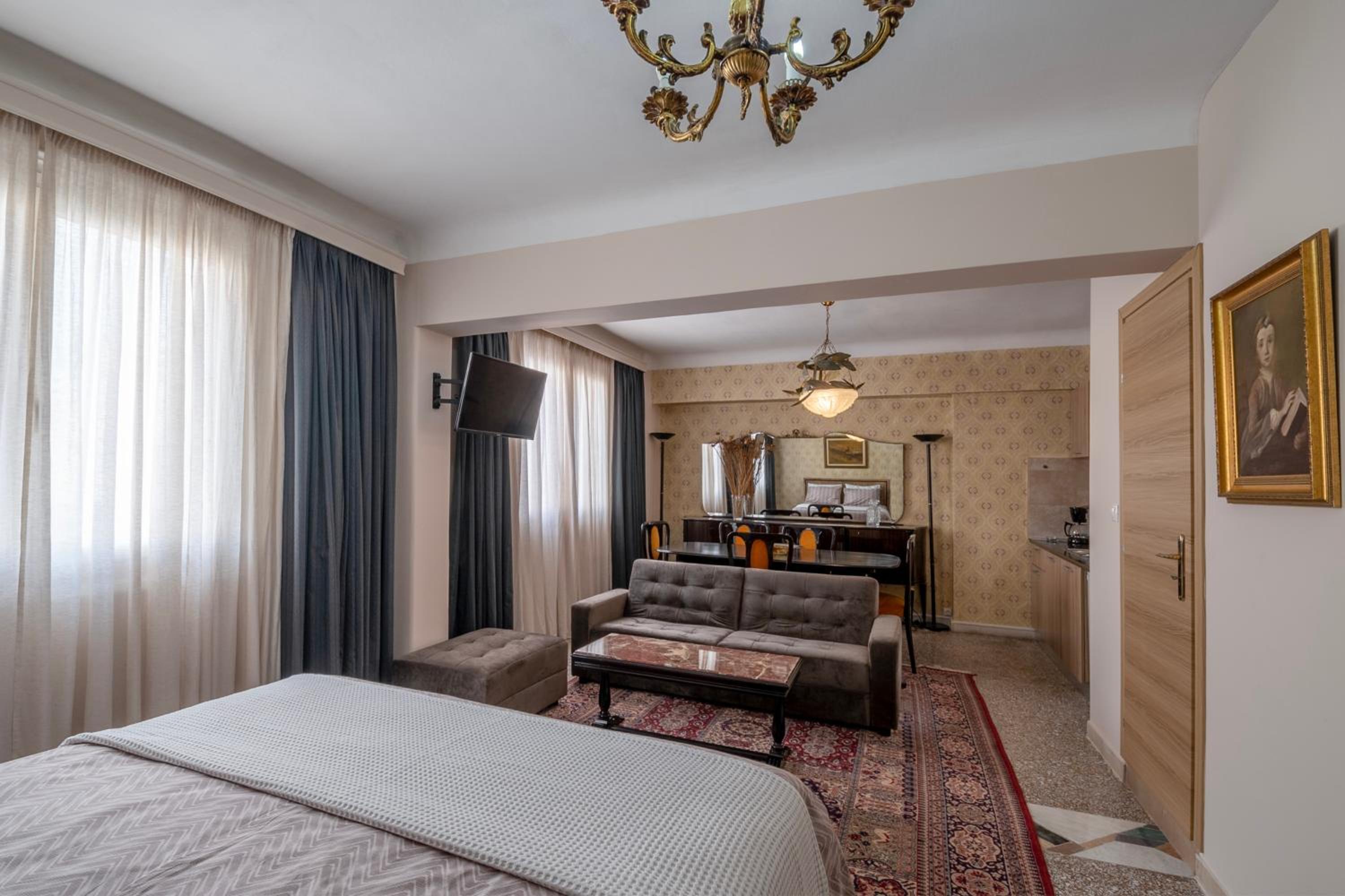 One-Bedroom Apartment