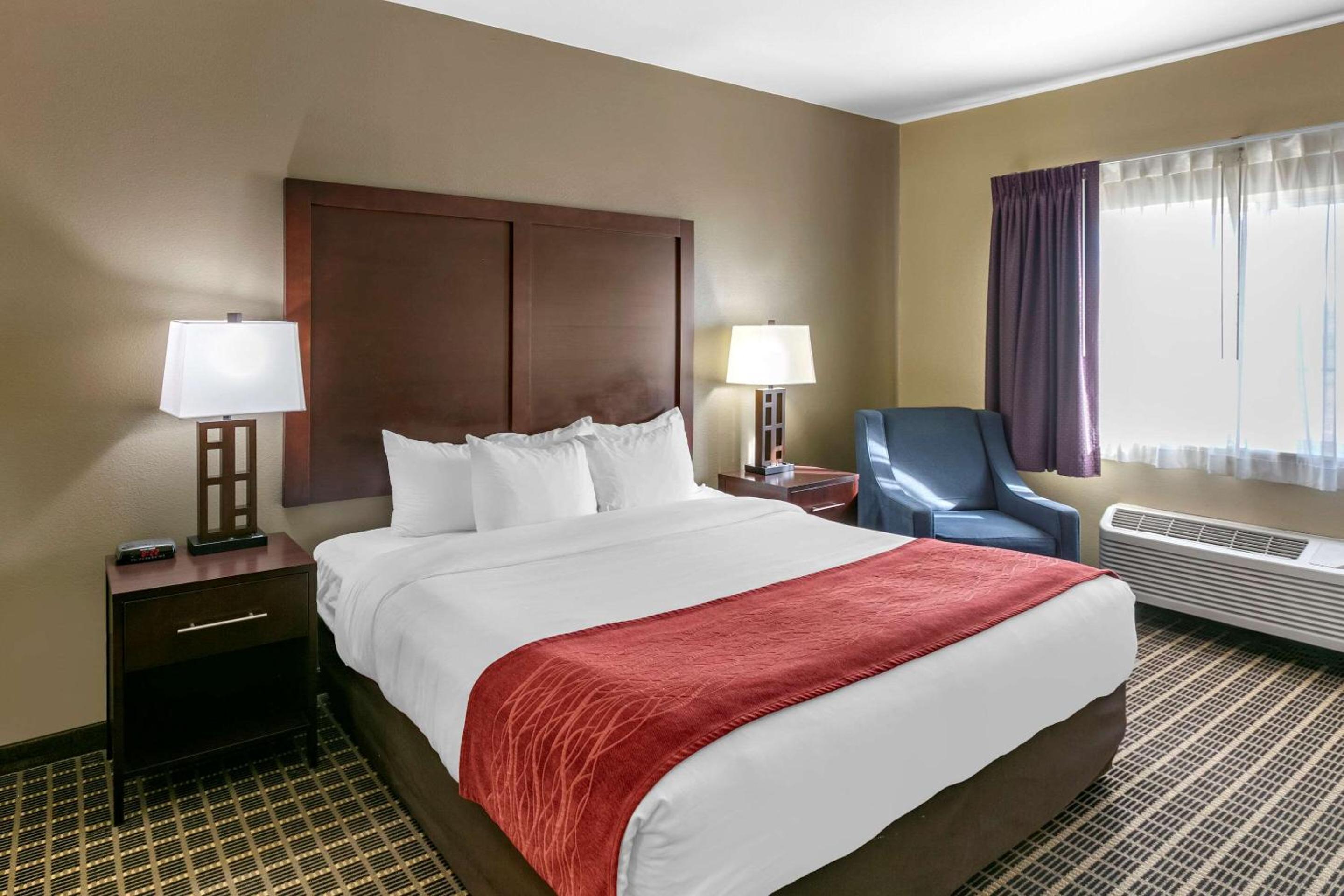 King Room - Accessible/Non-Smoking - Photo 1