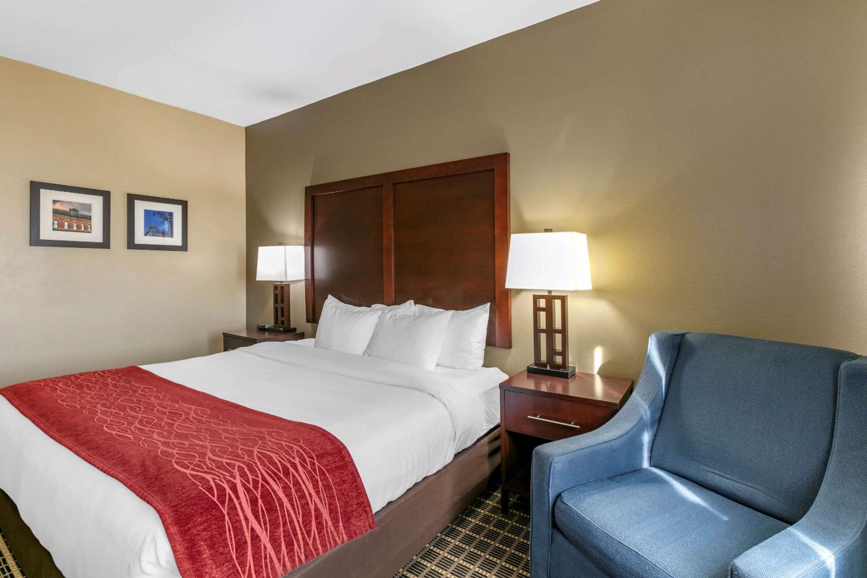 King Room - Accessible/Non-Smoking - Photo 2