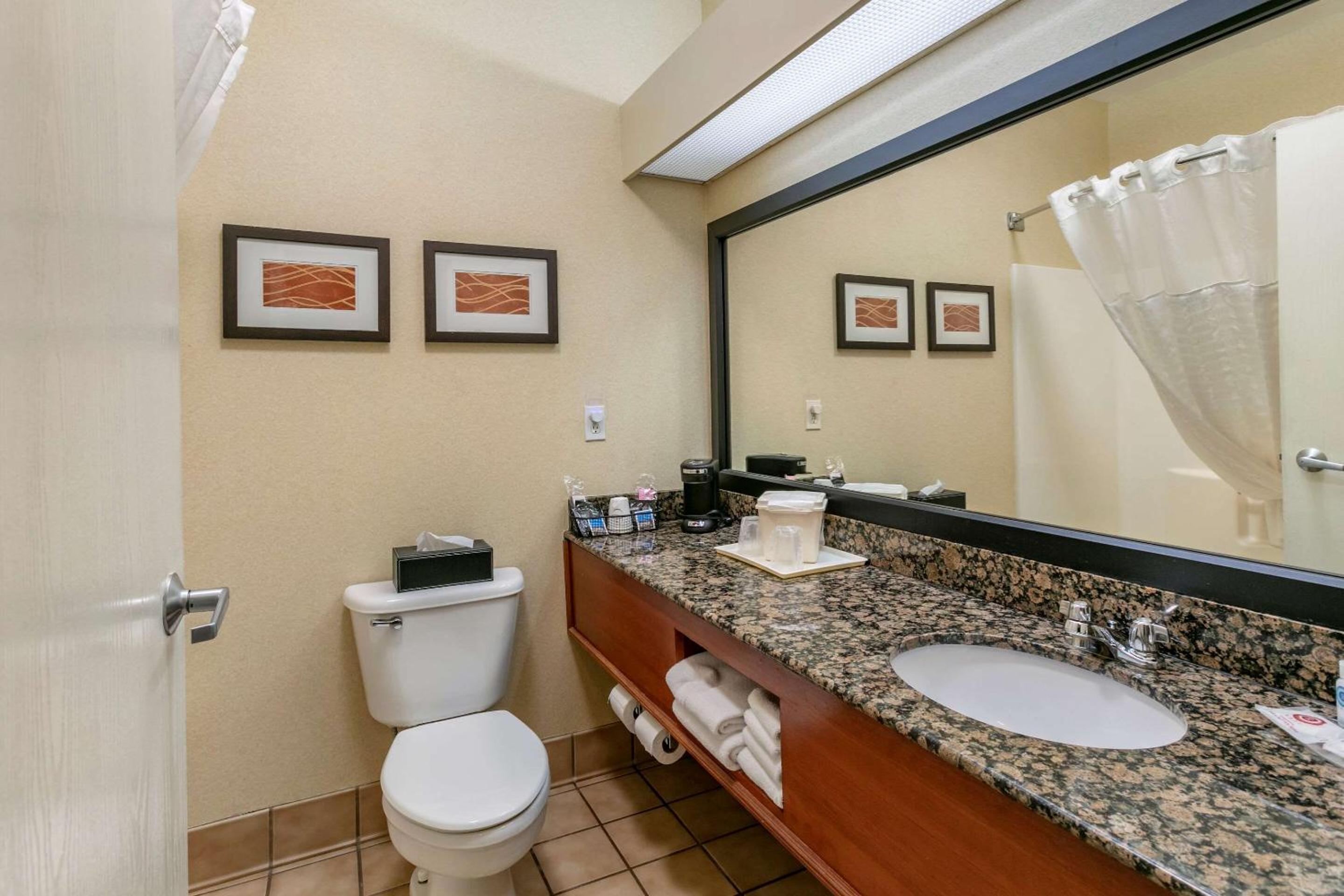 King Room - Non-Smoking - Photo 6