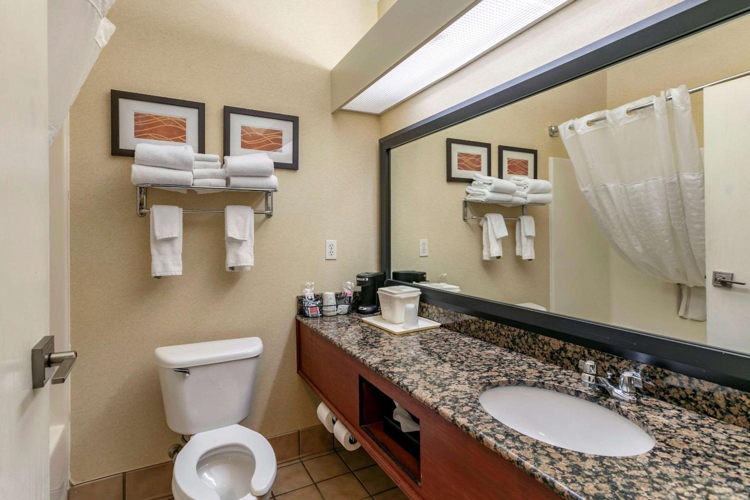 King Room - Non-Smoking - Photo 2