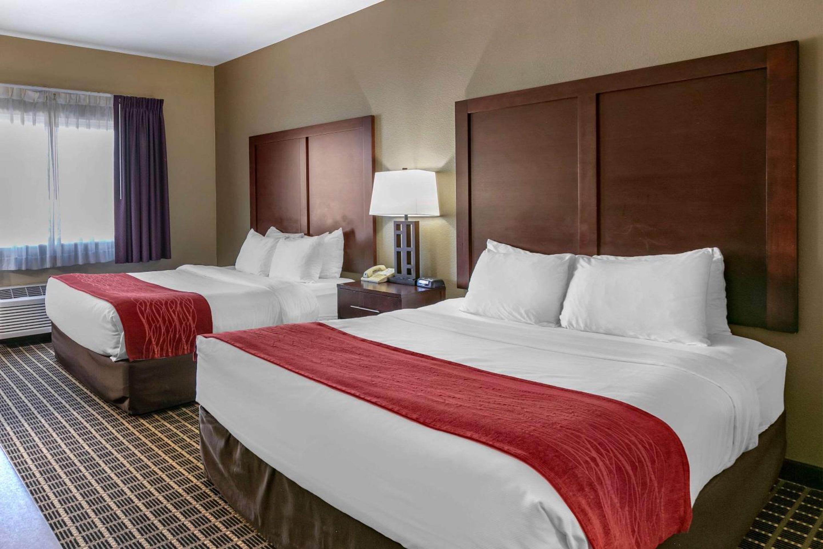 Standard Queen Room with Two Queen Beds - Non-Smoking - Photo 1