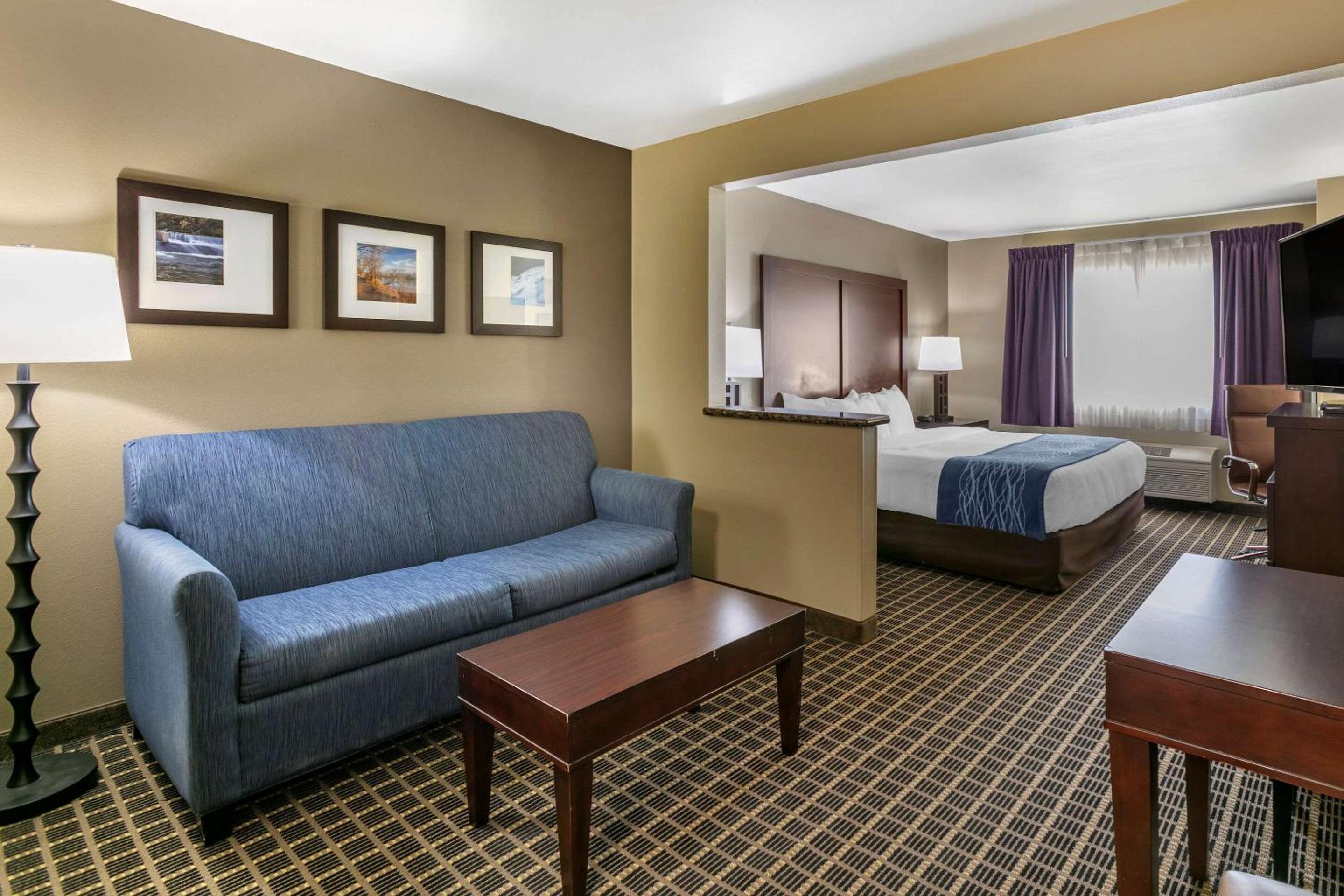 King Suite - Non-Smoking - Photo 1