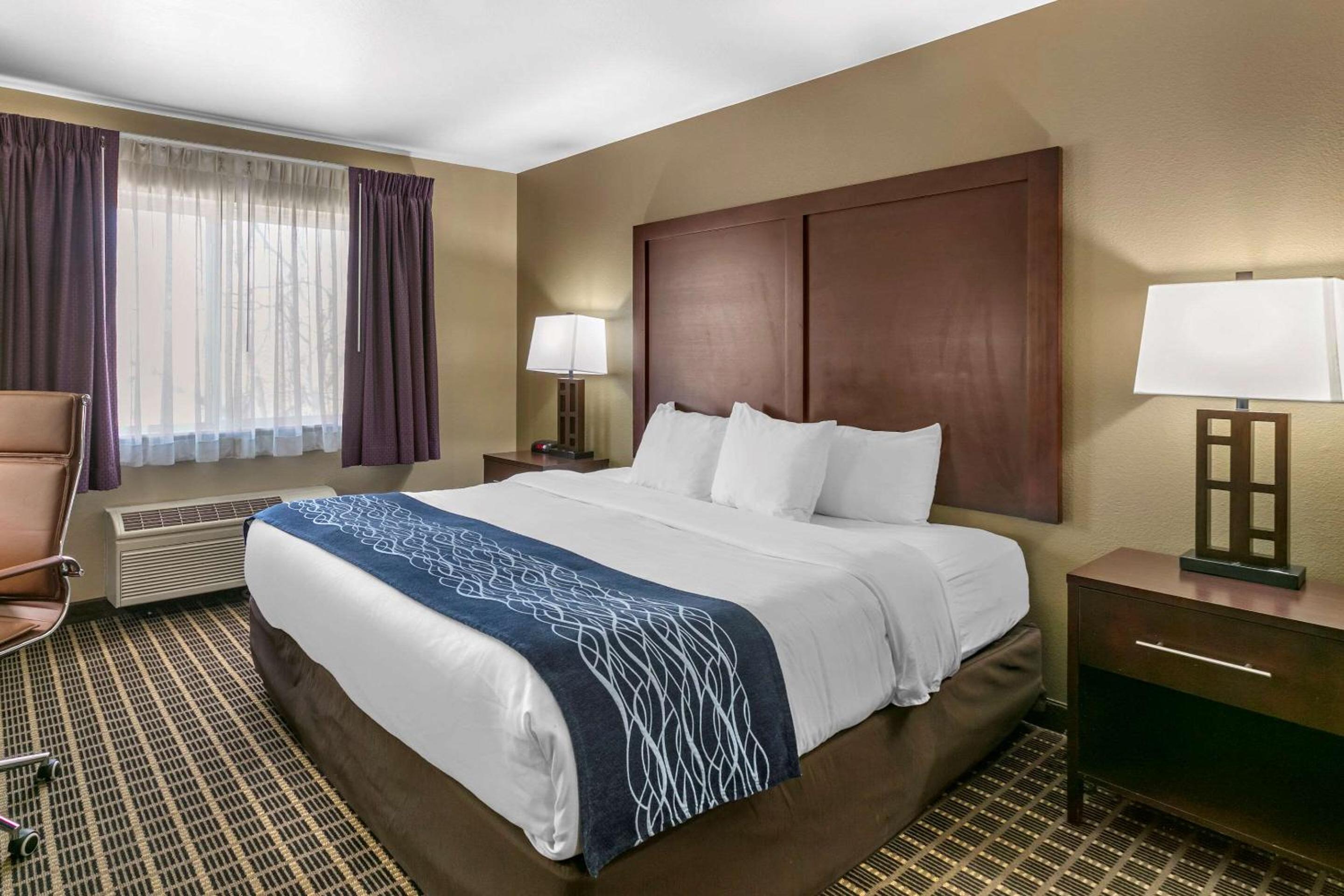 King Suite - Accessible/Non-Smoking - Photo 3
