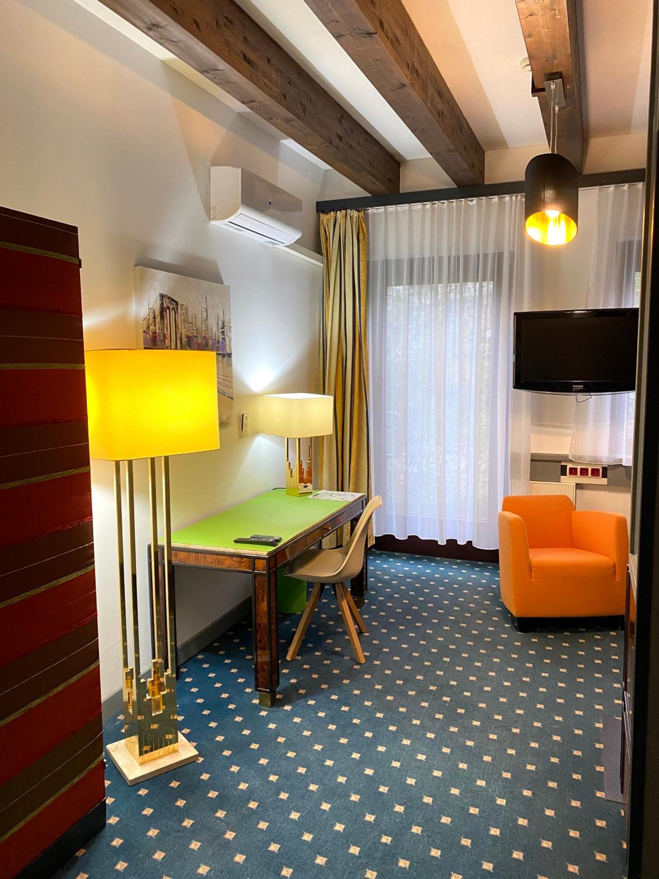 Single Room photo 2