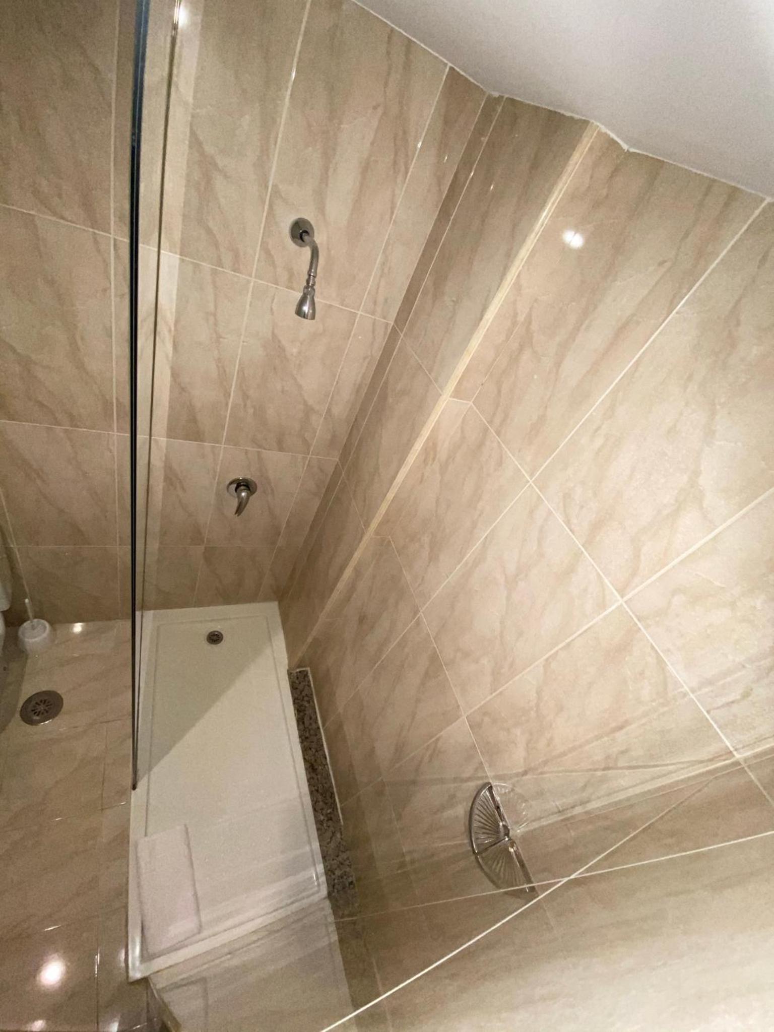 Double Room - Photo 9