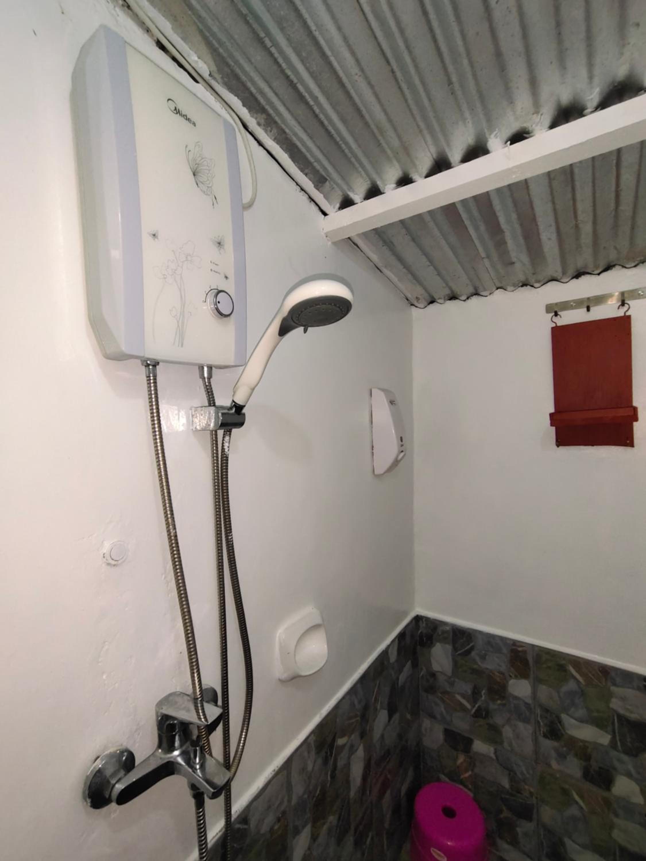 Budget Double Room - Photo 12