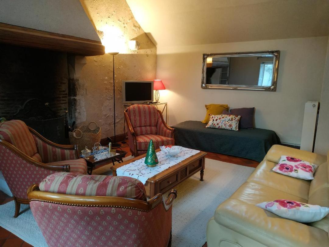 Deluxe King Suite - Photo 2