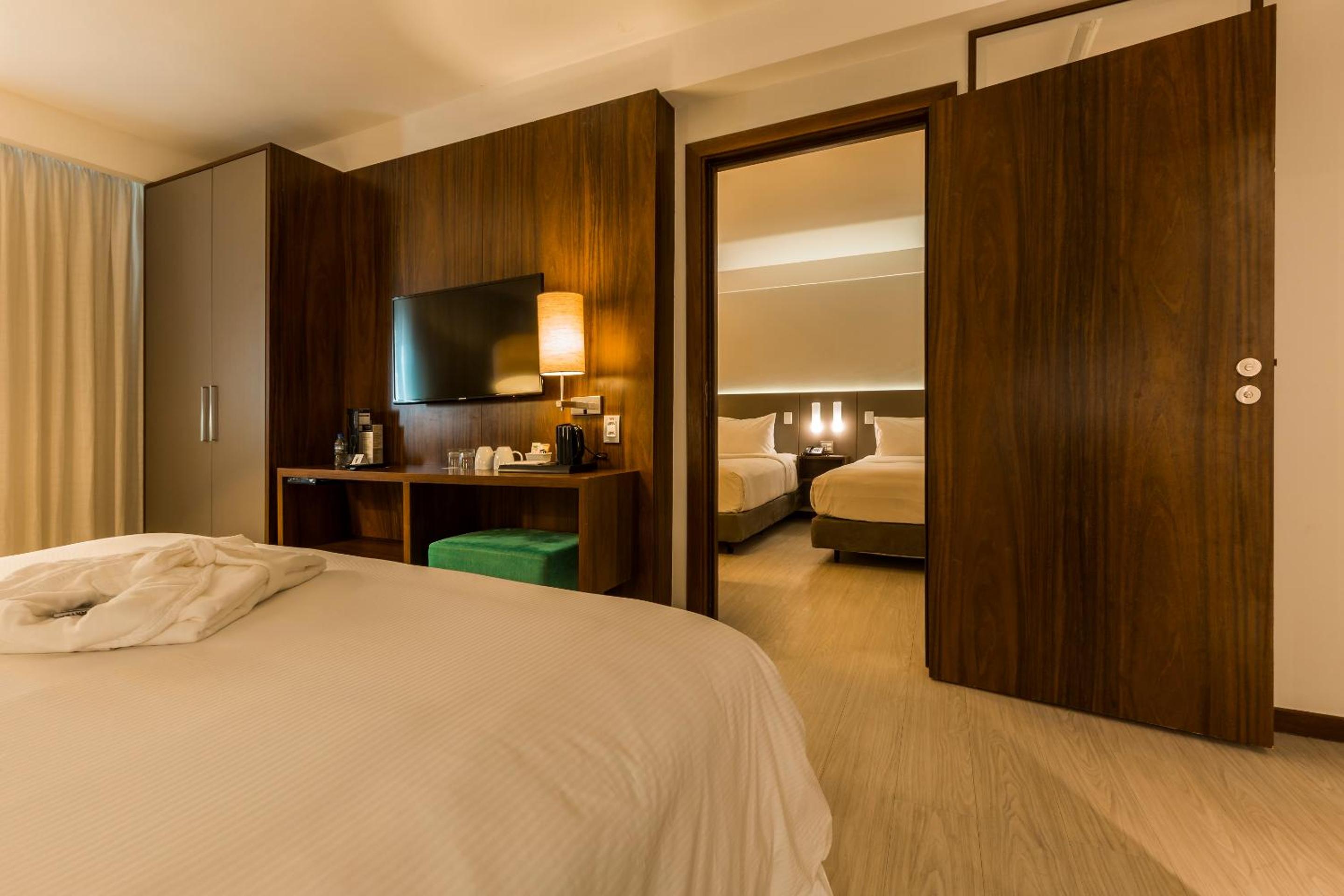 Deluxe Family Room