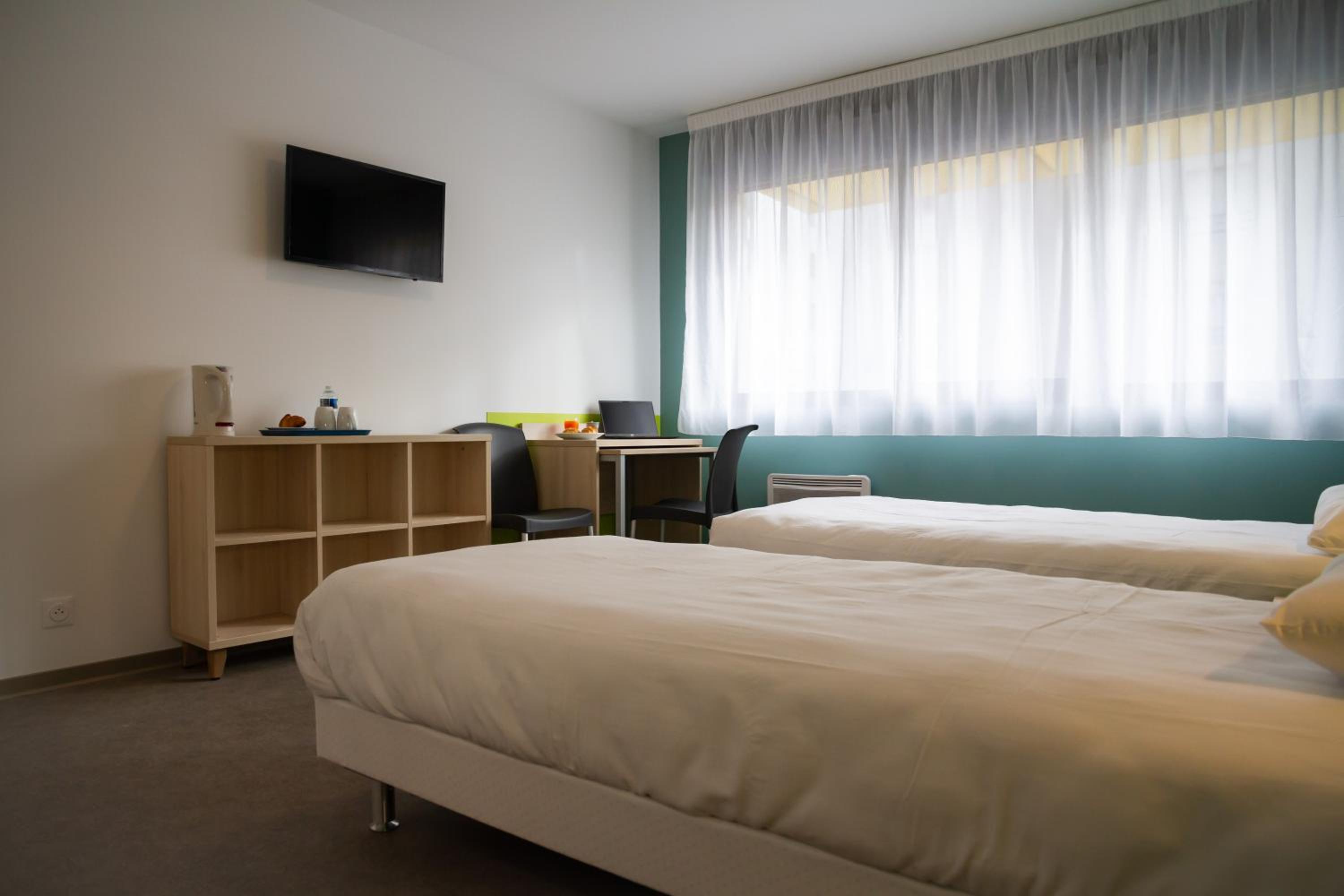 Twin Room - Photo 5