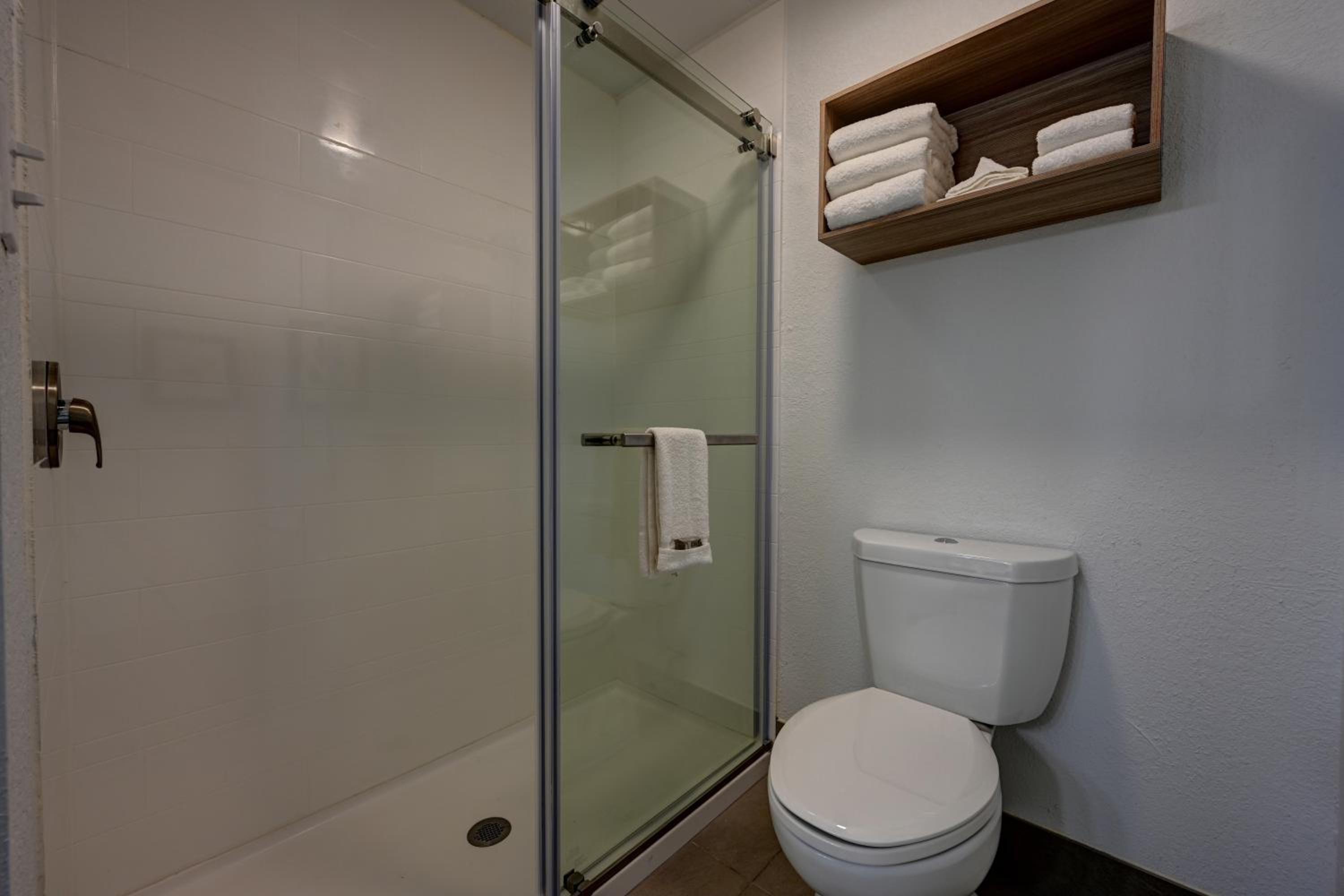 Standard King Room - Photo 2