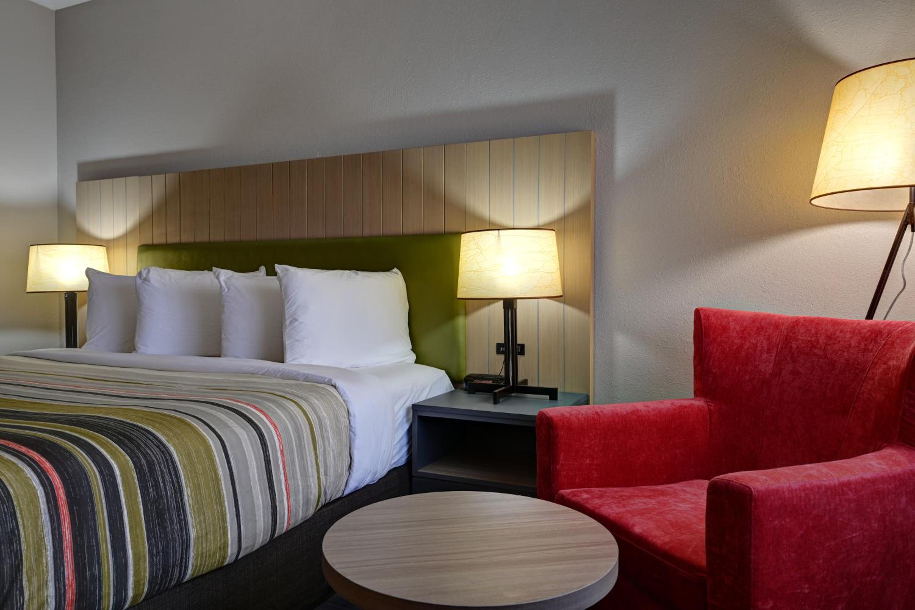 Standard King Room - Photo 3