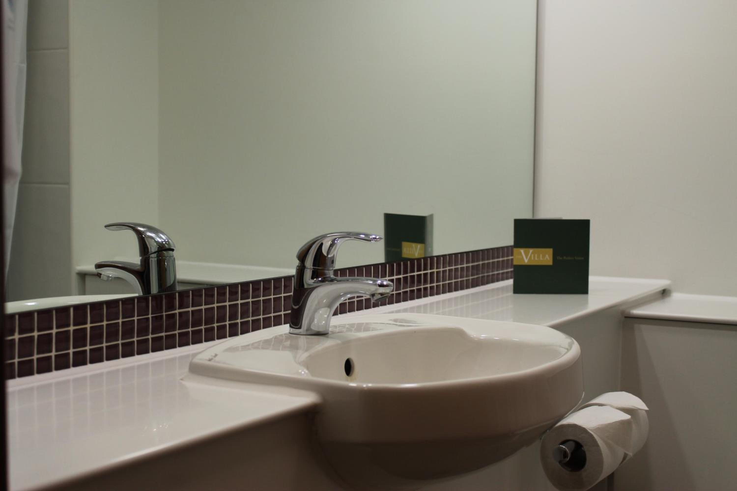 Standard Double Room - Photo 4