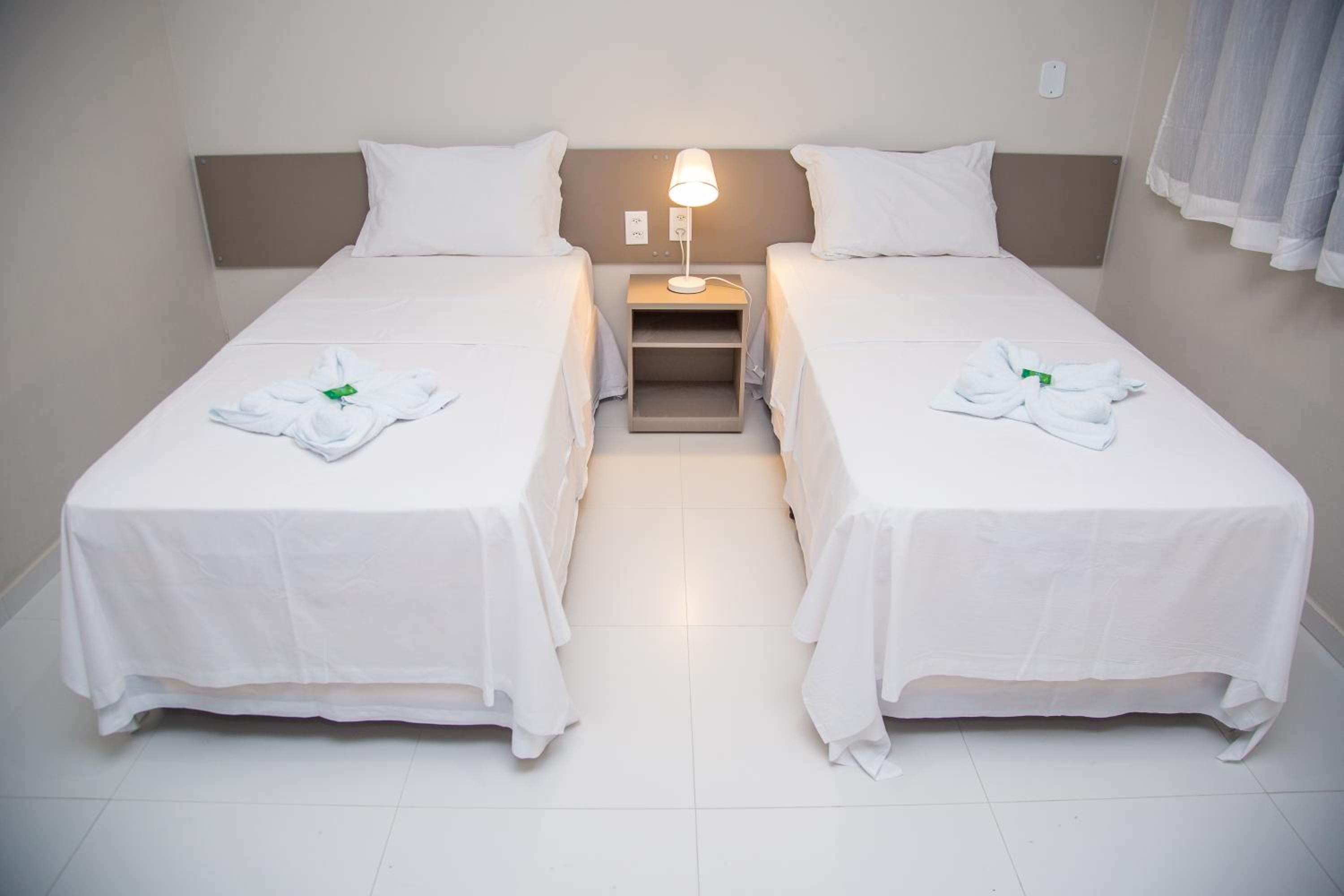 Standard Twin Room - Photo 4