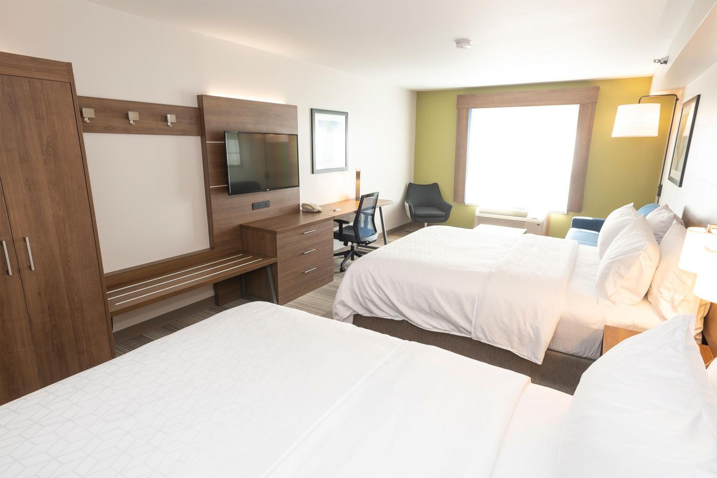 Queen Suite with Two Queen Beds - Photo 1