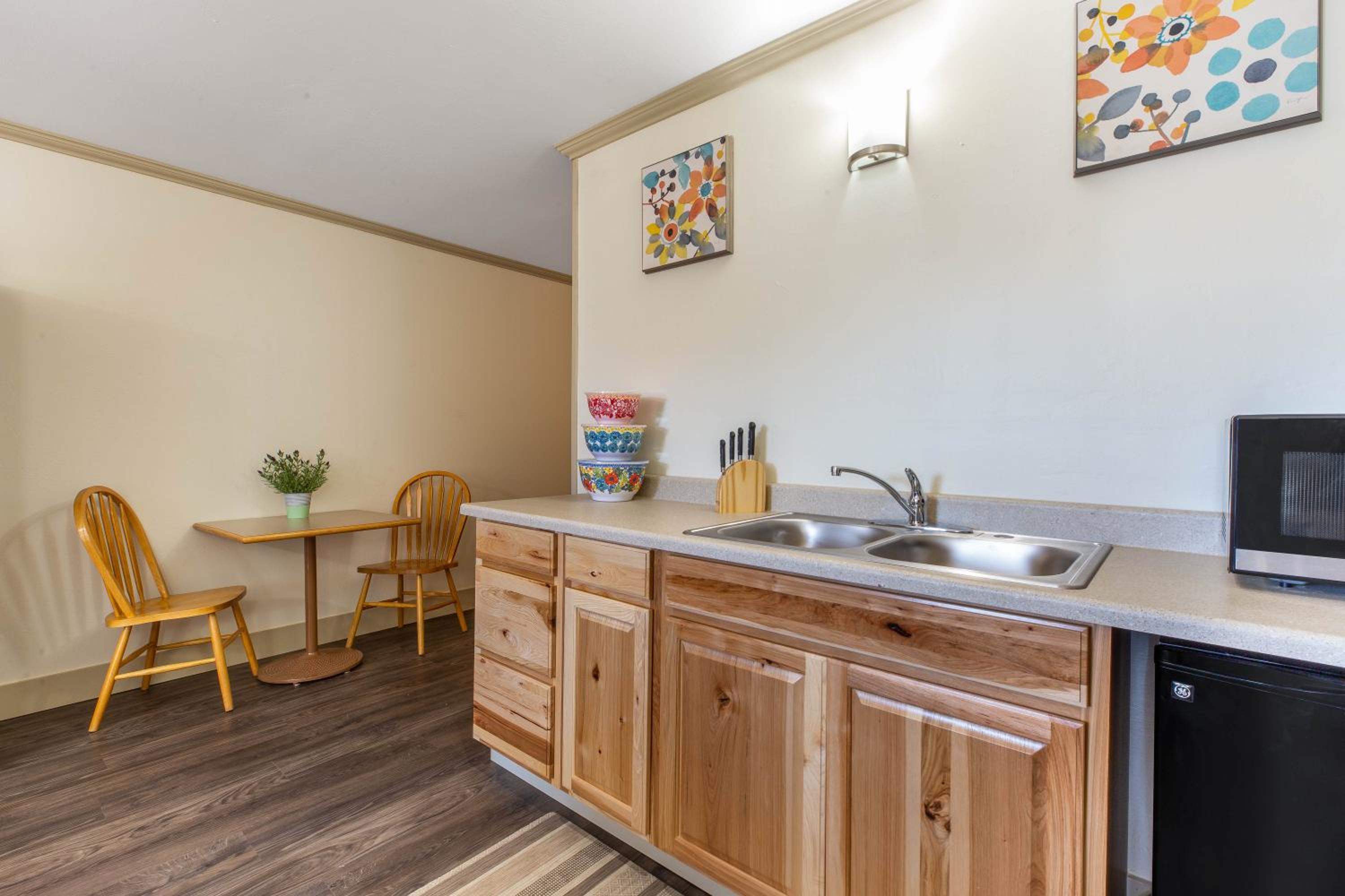 King Studio Suite - Non-Smoking - Photo 2