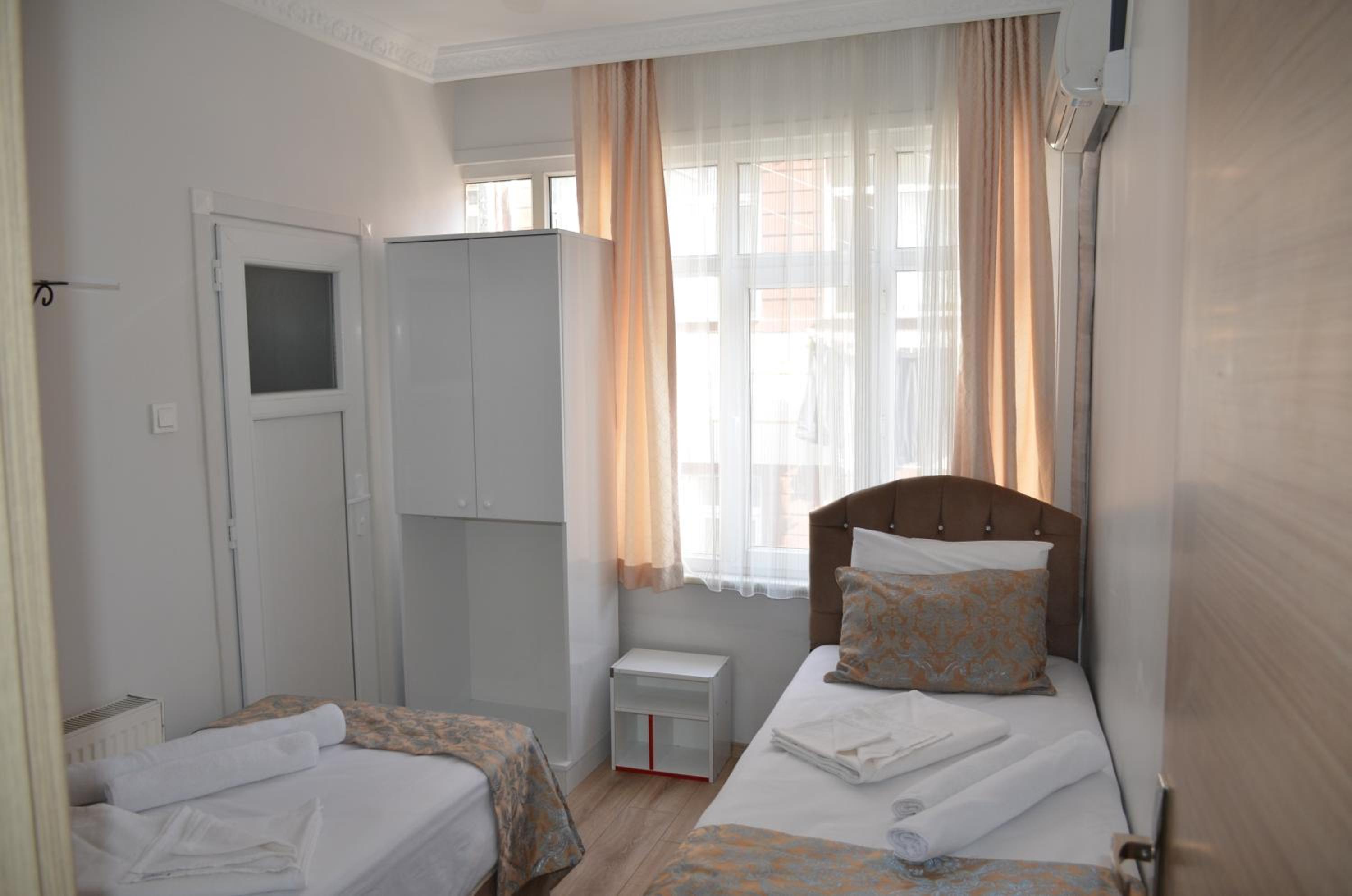 Deluxe Twin Room photo 2