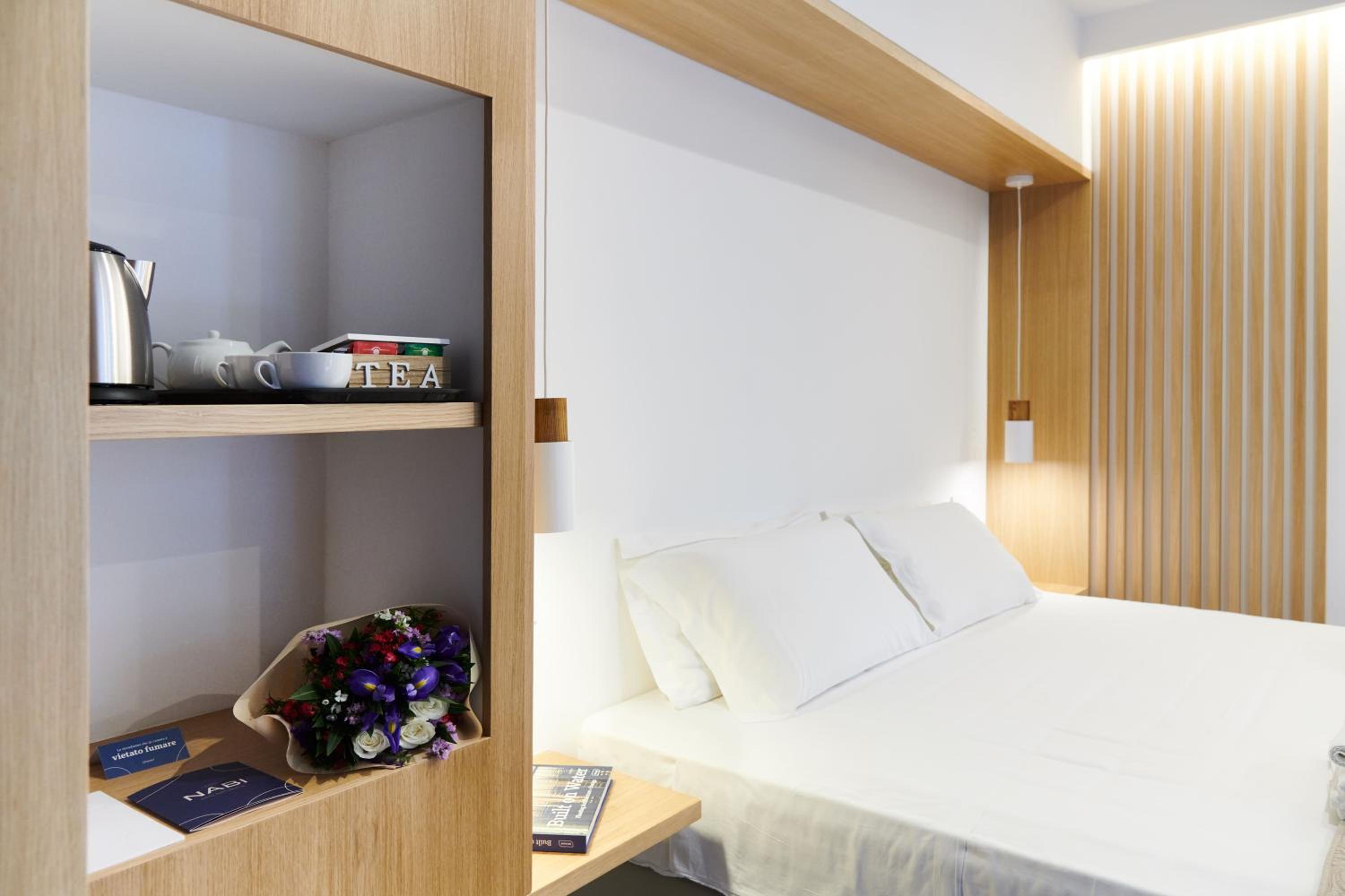 Deluxe Double Room with Bath - Photo 7