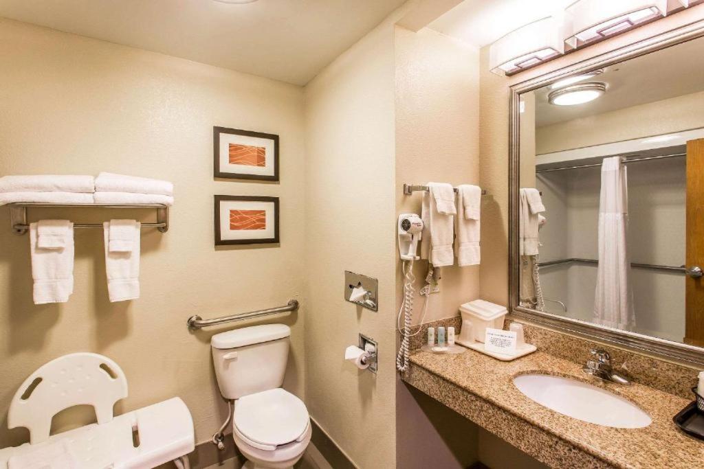 King Room - Accessible/Non-Smoking - Photo 2